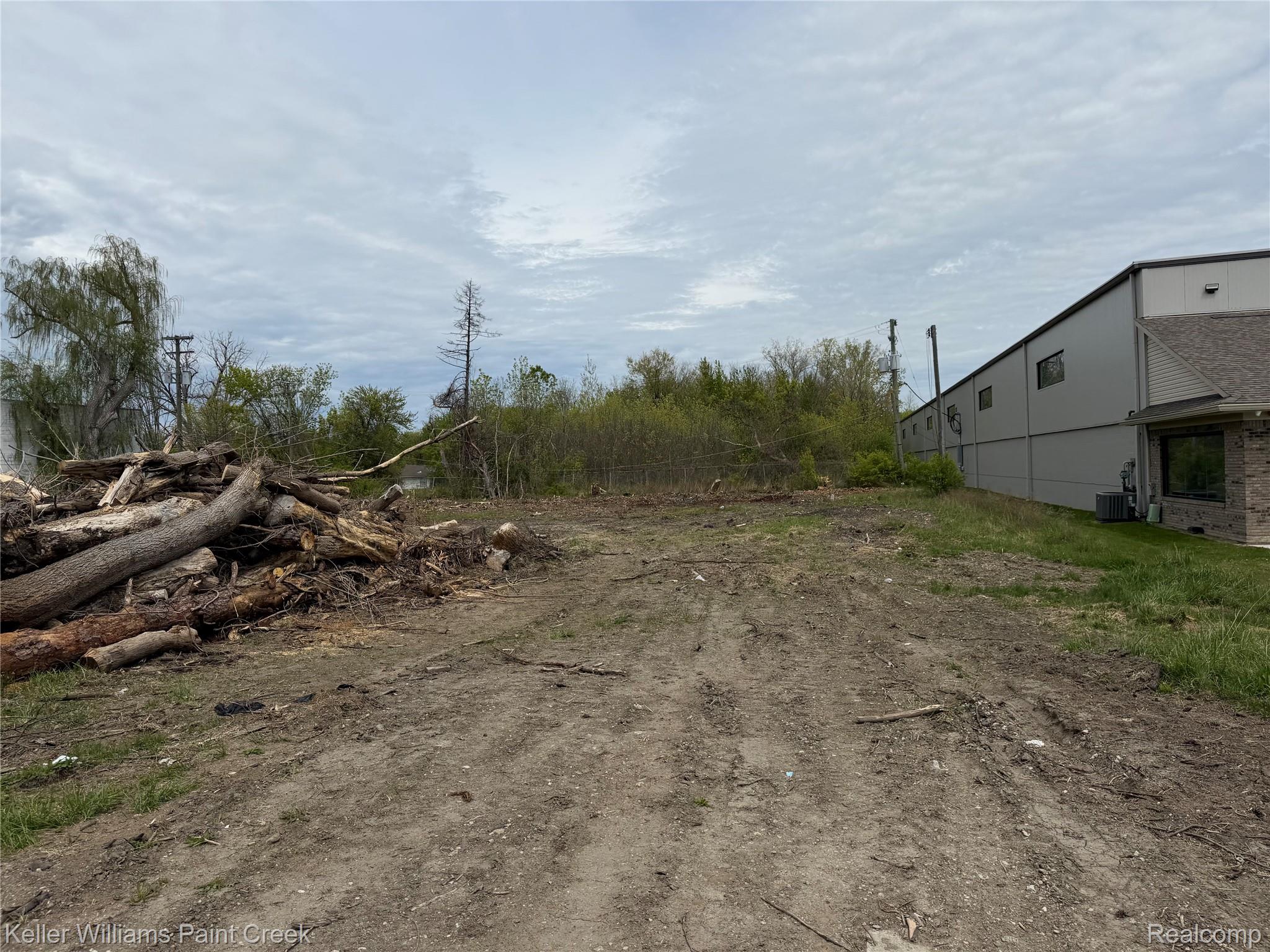 22477 15 Mile Road Property Photo 4