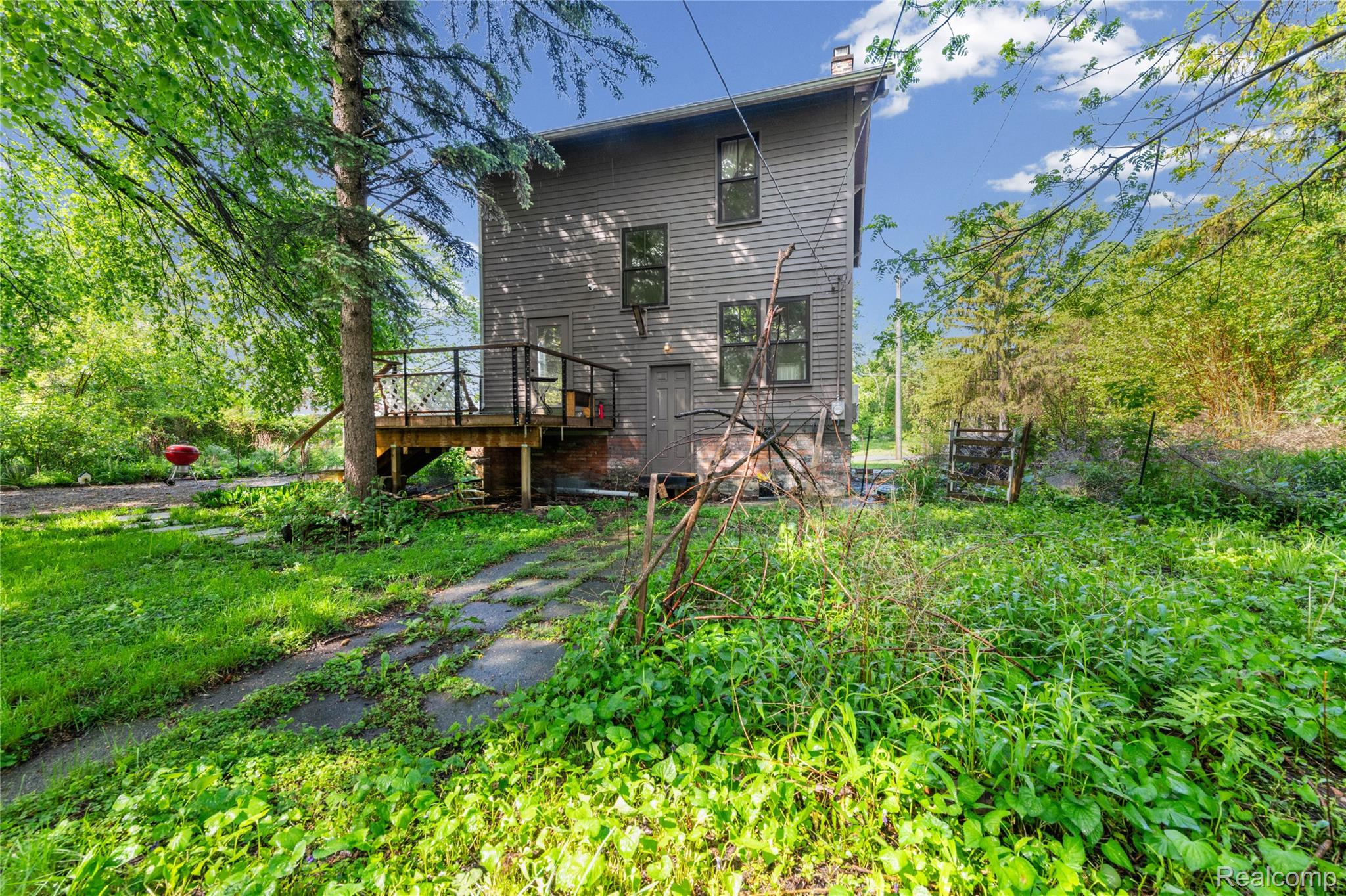 432 Manistique Property Photo 3