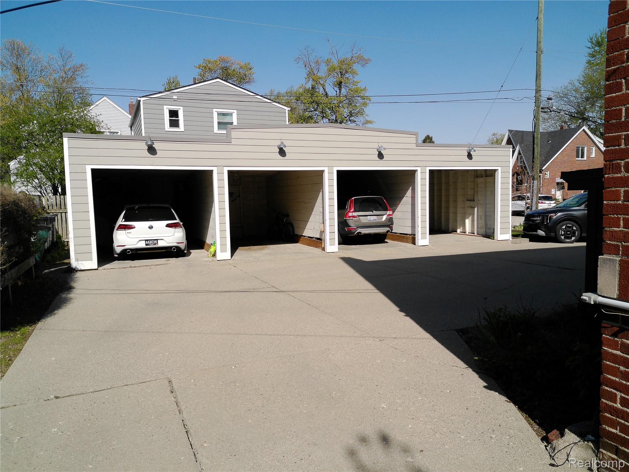 2041 N Main Street Property Photo 11