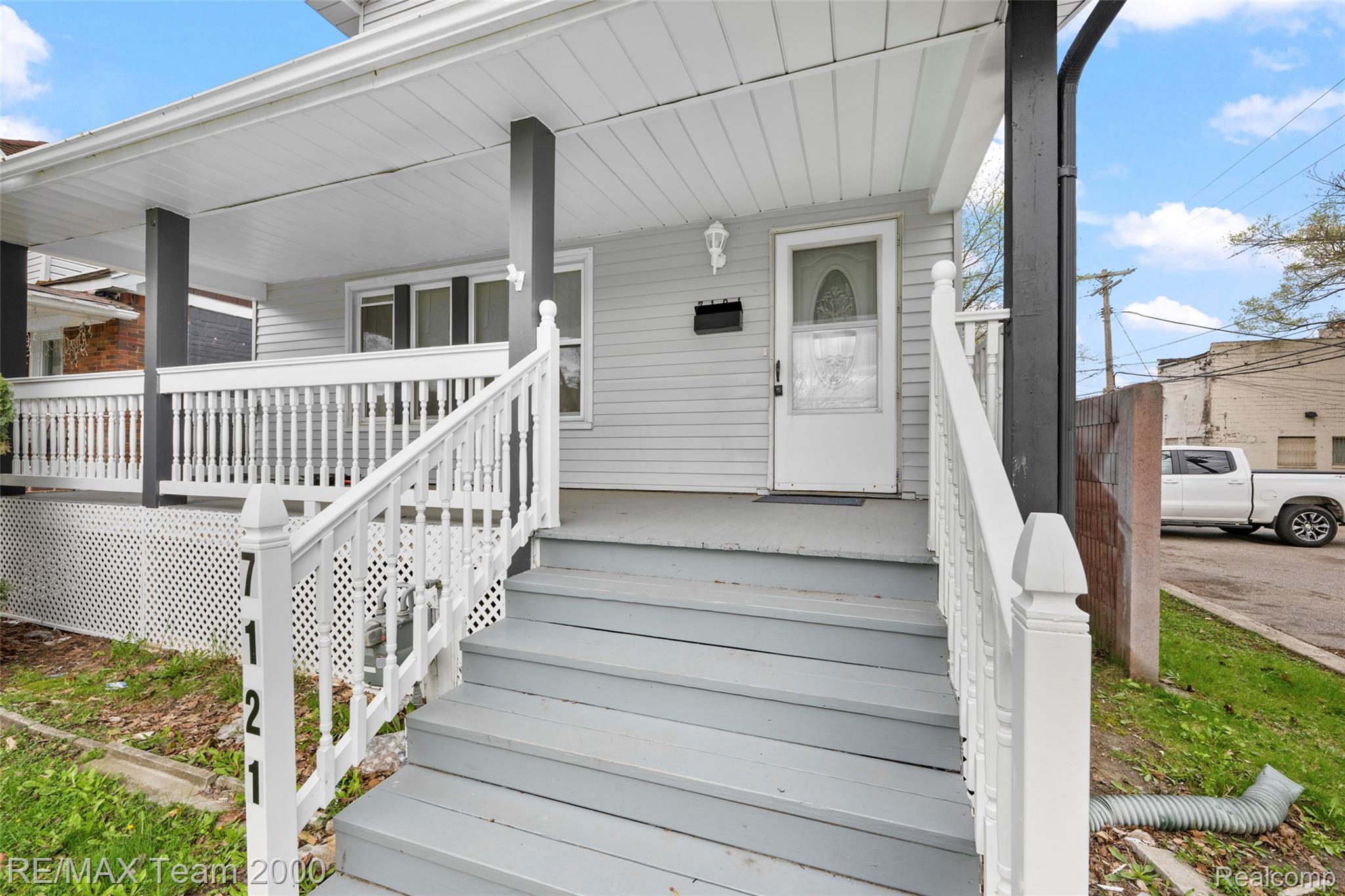 7121 Pinehurst Street Property Photo 4
