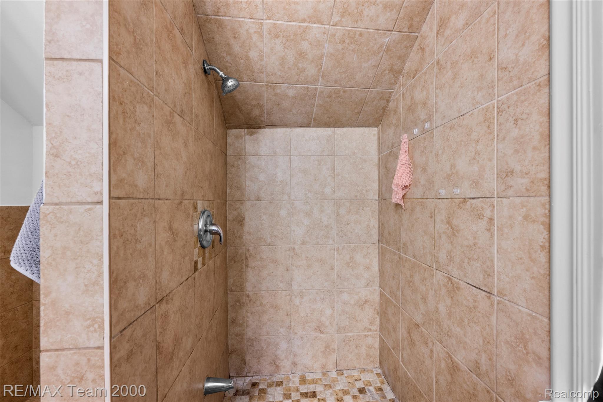 7121 Pinehurst Street Property Photo 25