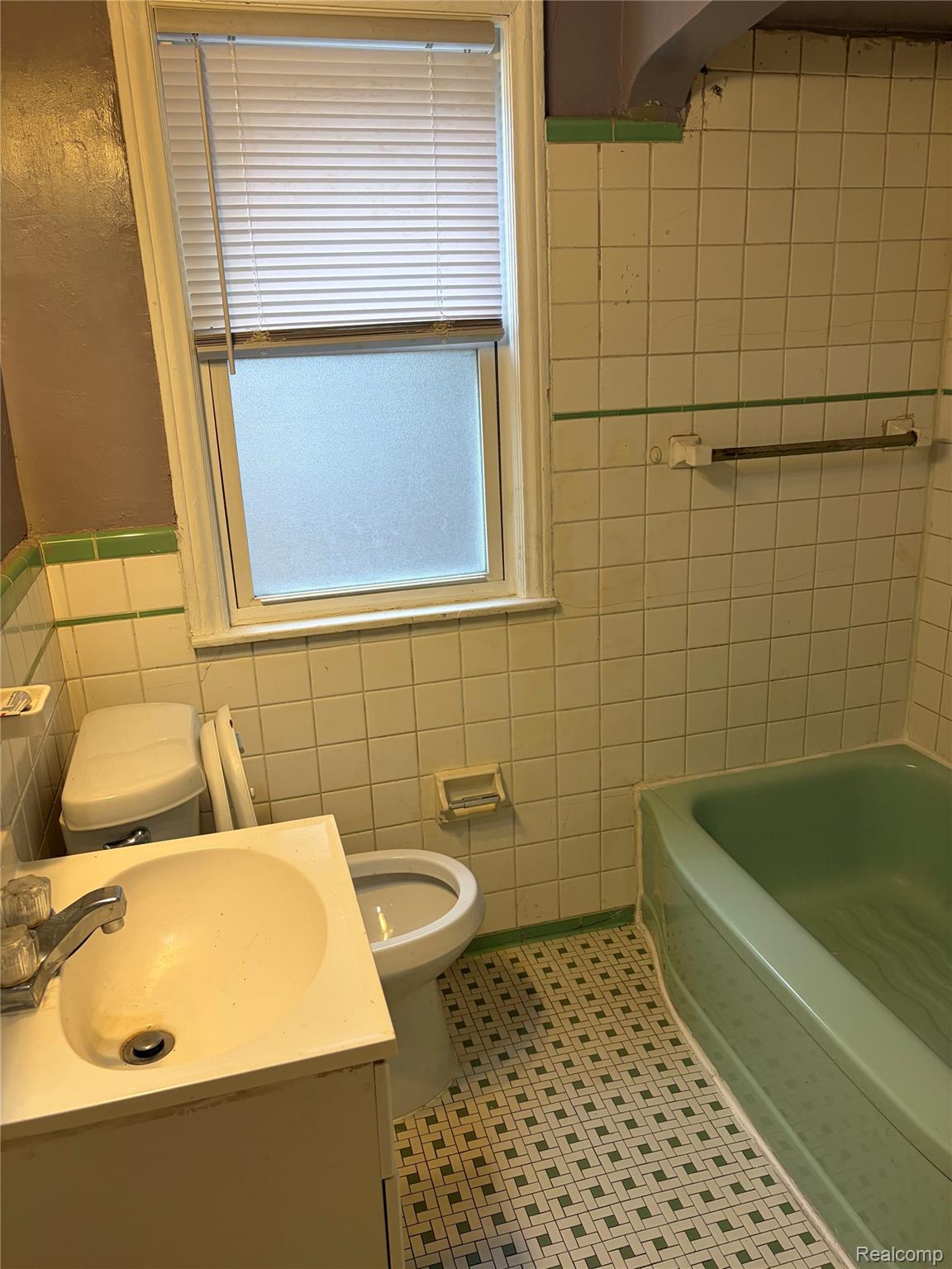 15860 Fordham Street Property Photo 3