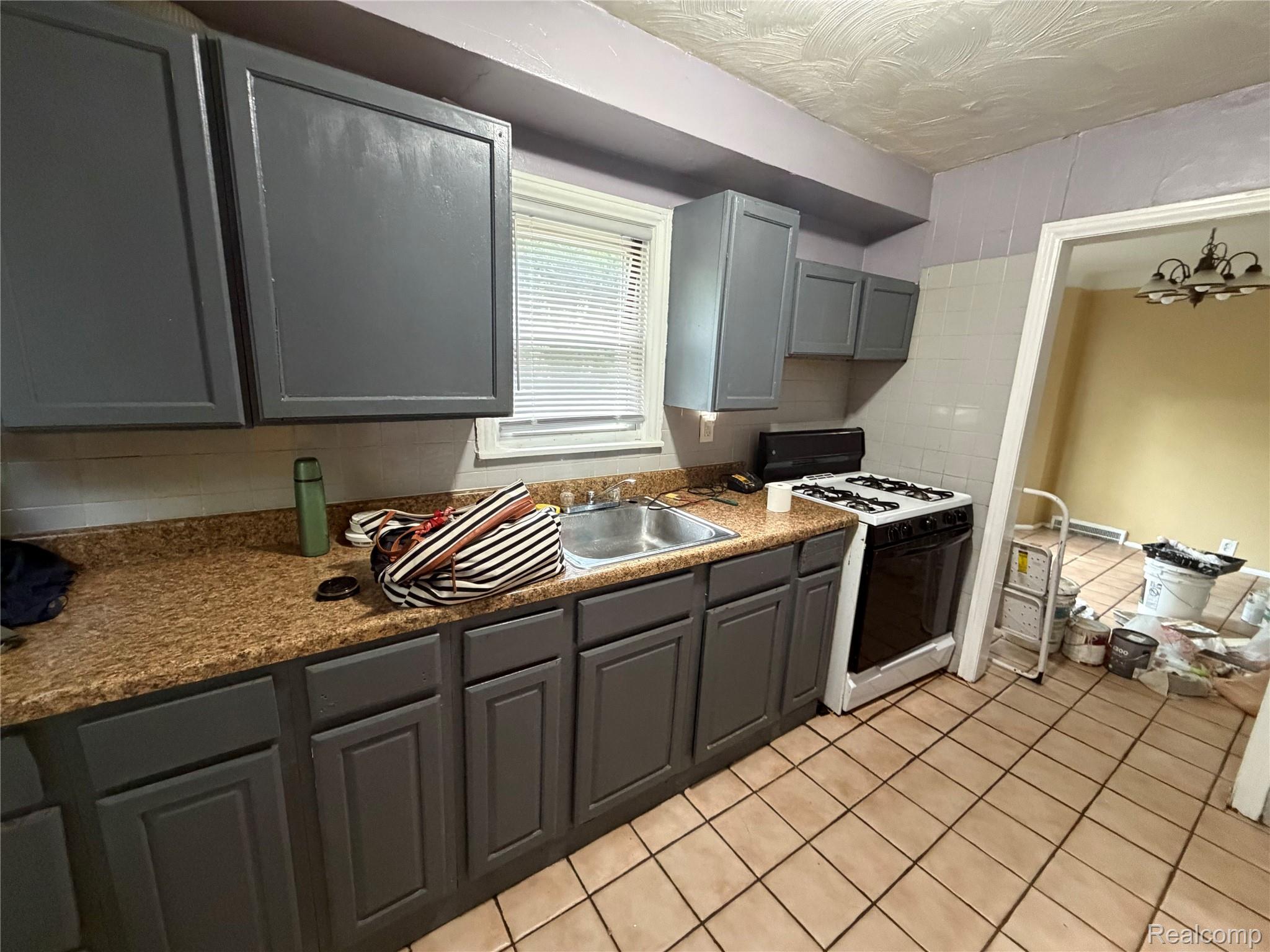 15860 Fordham Street Property Photo 9