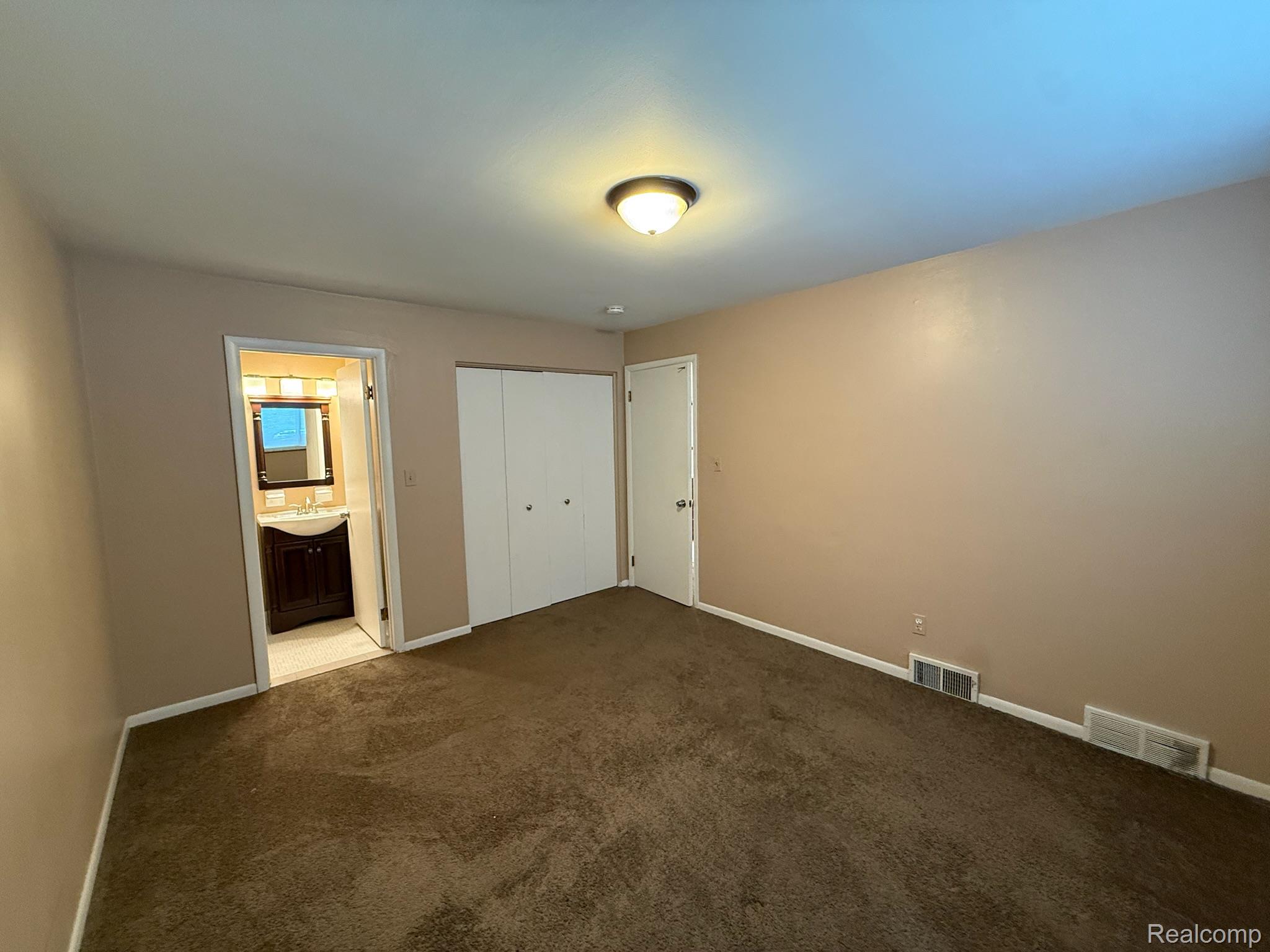 982 N Adams Road 4 Property Photo 2