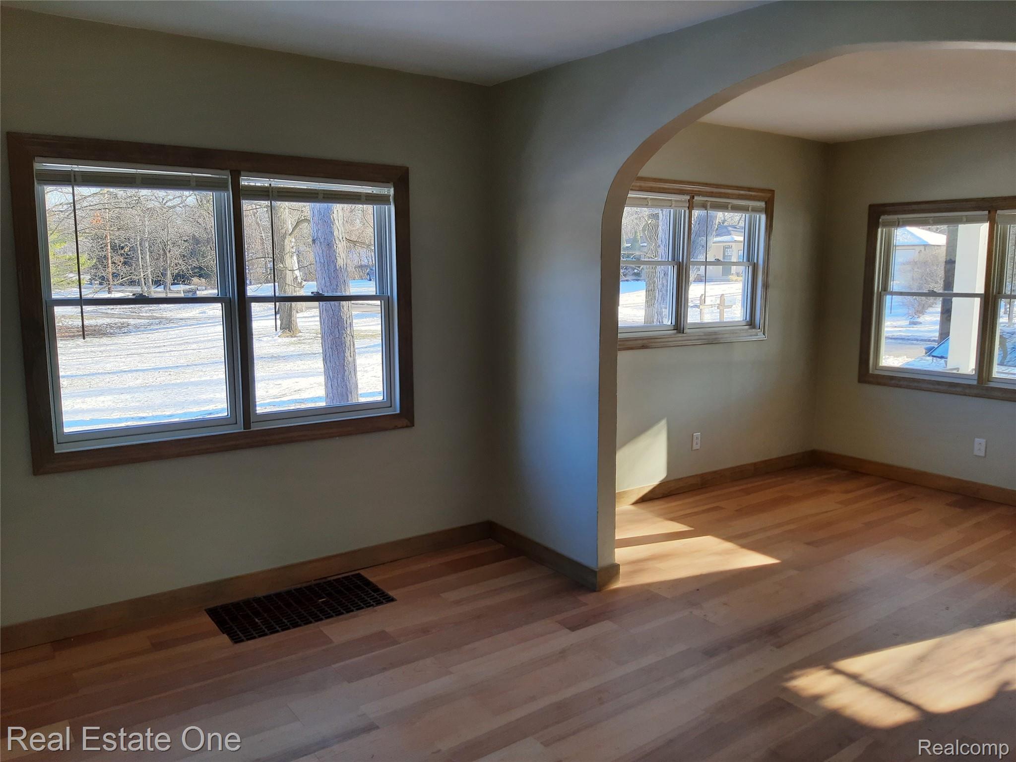 1850 + 1852 Ward Road Property Photo 6