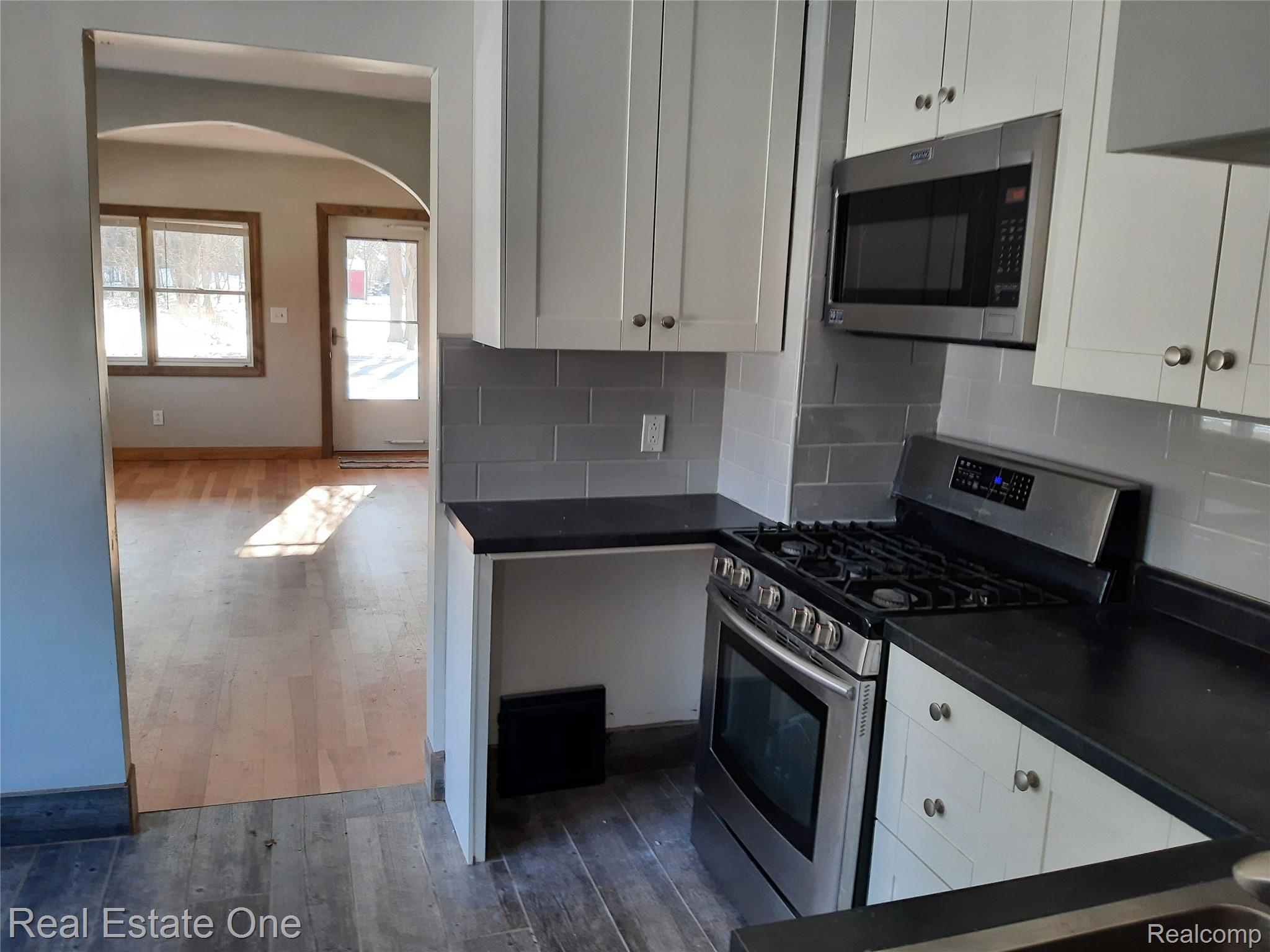 1850 + 1852 Ward Road Property Photo 8