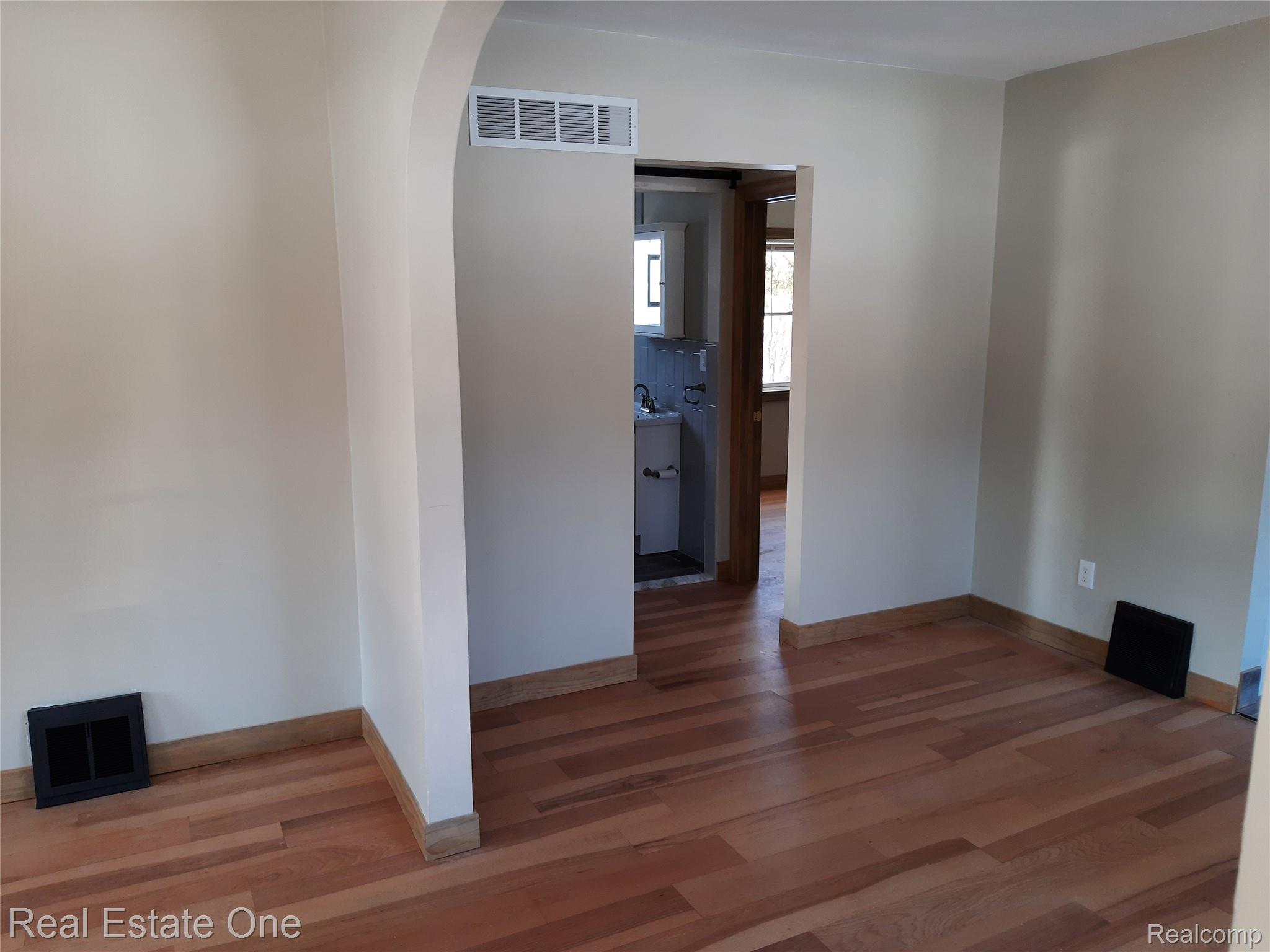 1850 + 1852 Ward Road Property Photo 10