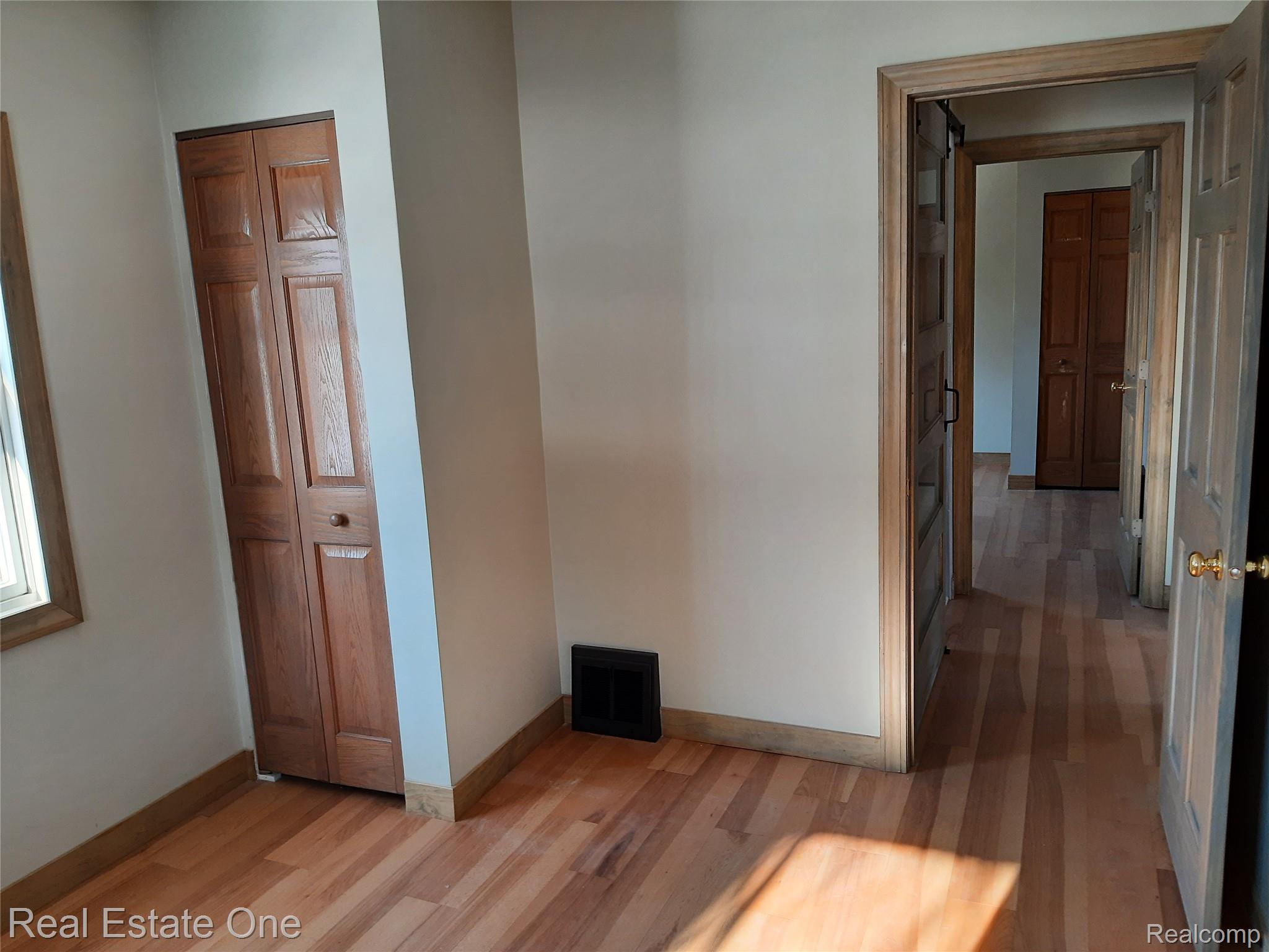 1850 + 1852 Ward Road Property Photo 12