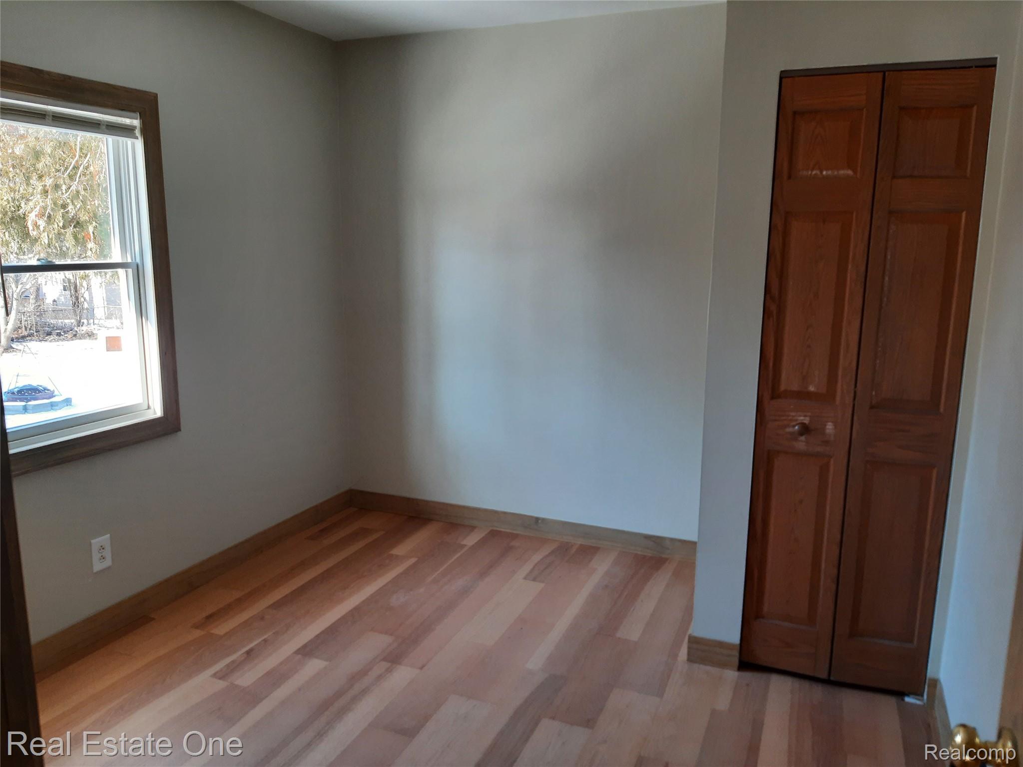 1850 + 1852 Ward Road Property Photo 13