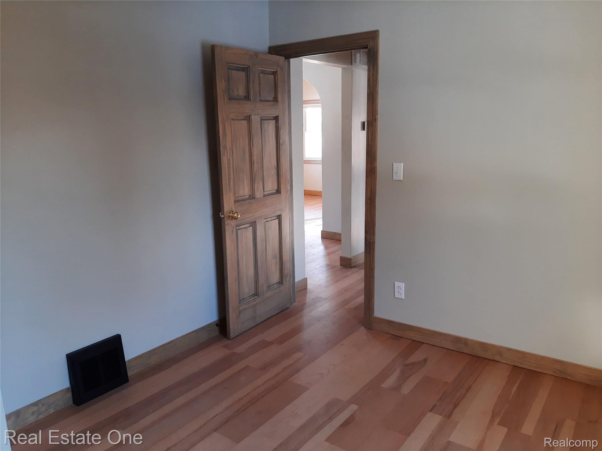 1850 + 1852 Ward Road Property Photo 14