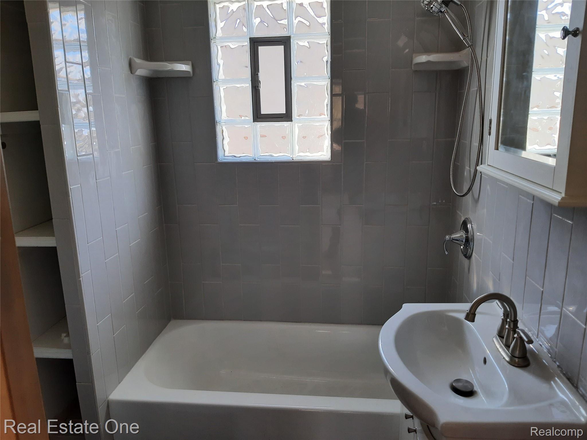 1850 + 1852 Ward Road Property Photo 15
