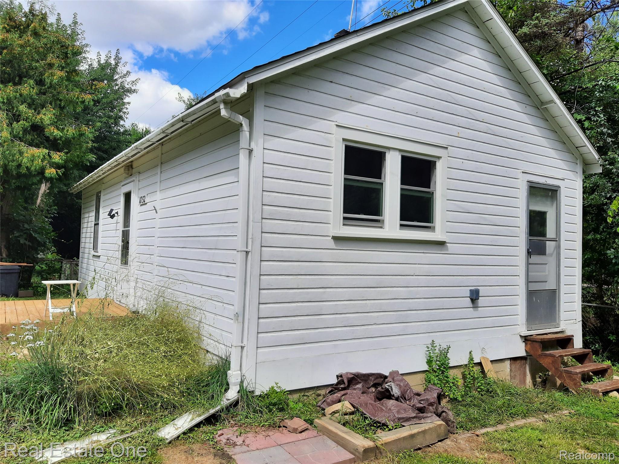 1850 + 1852 Ward Road Property Photo 24