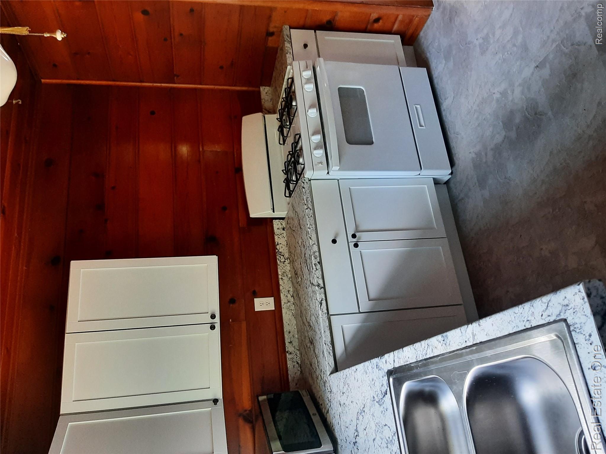 1850 + 1852 Ward Road Property Photo 28