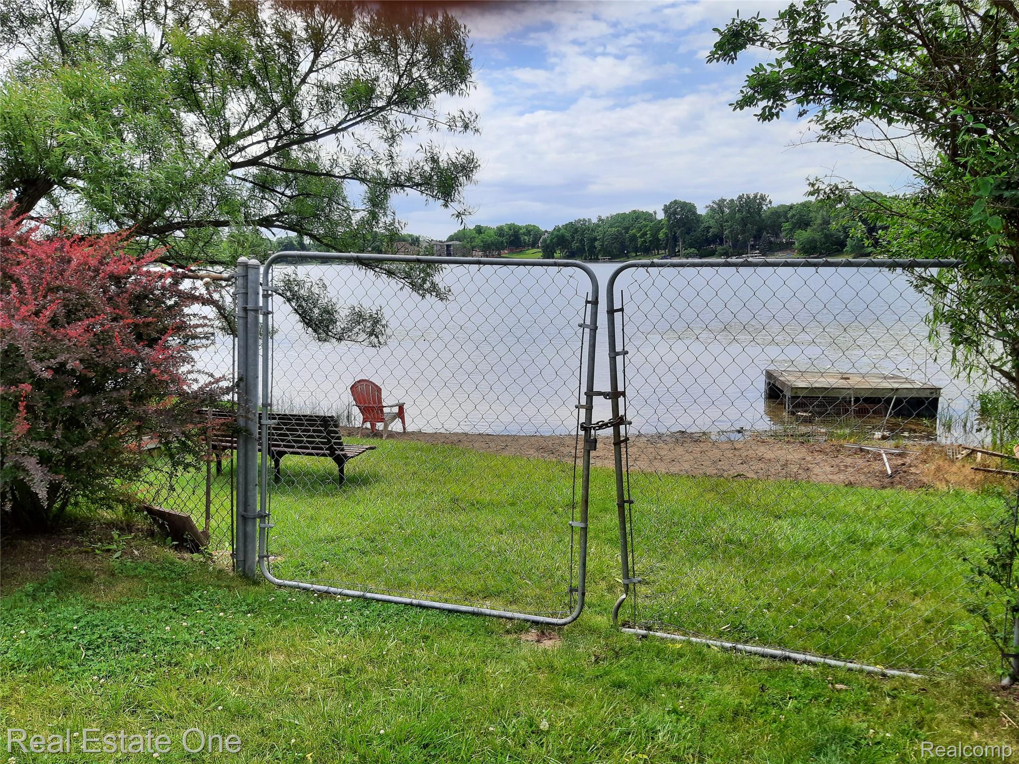 1850 + 1852 Ward Road Property Photo 32