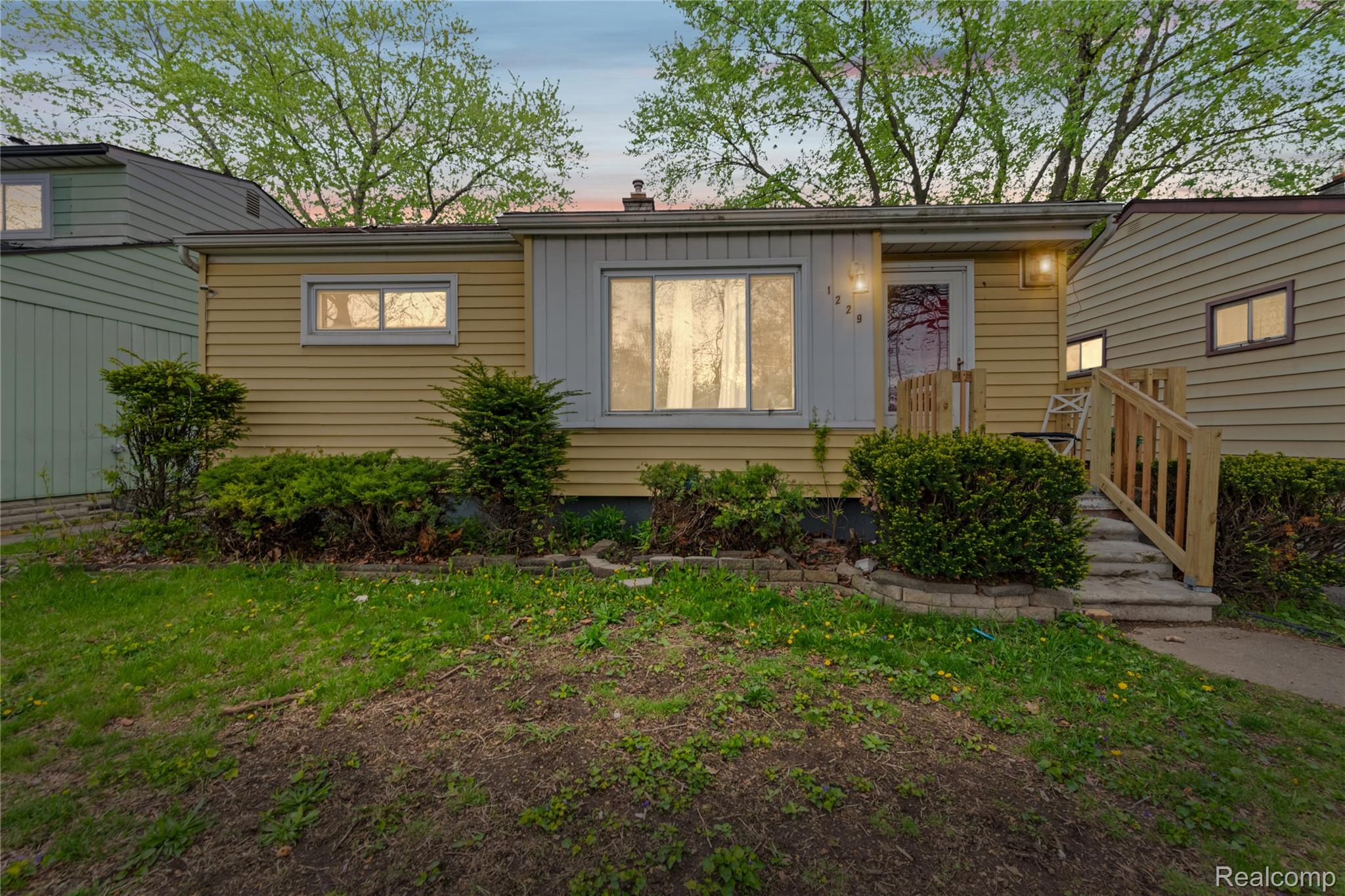1229 S Deacon Street Property Photo 1