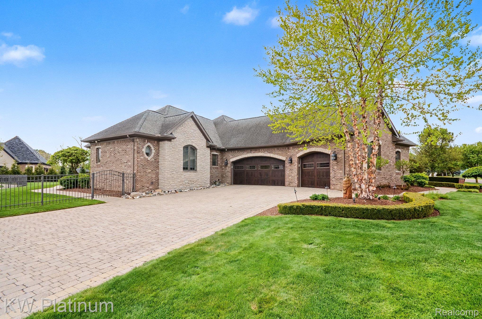 36270 Vita Bella Drive Property Photo 2