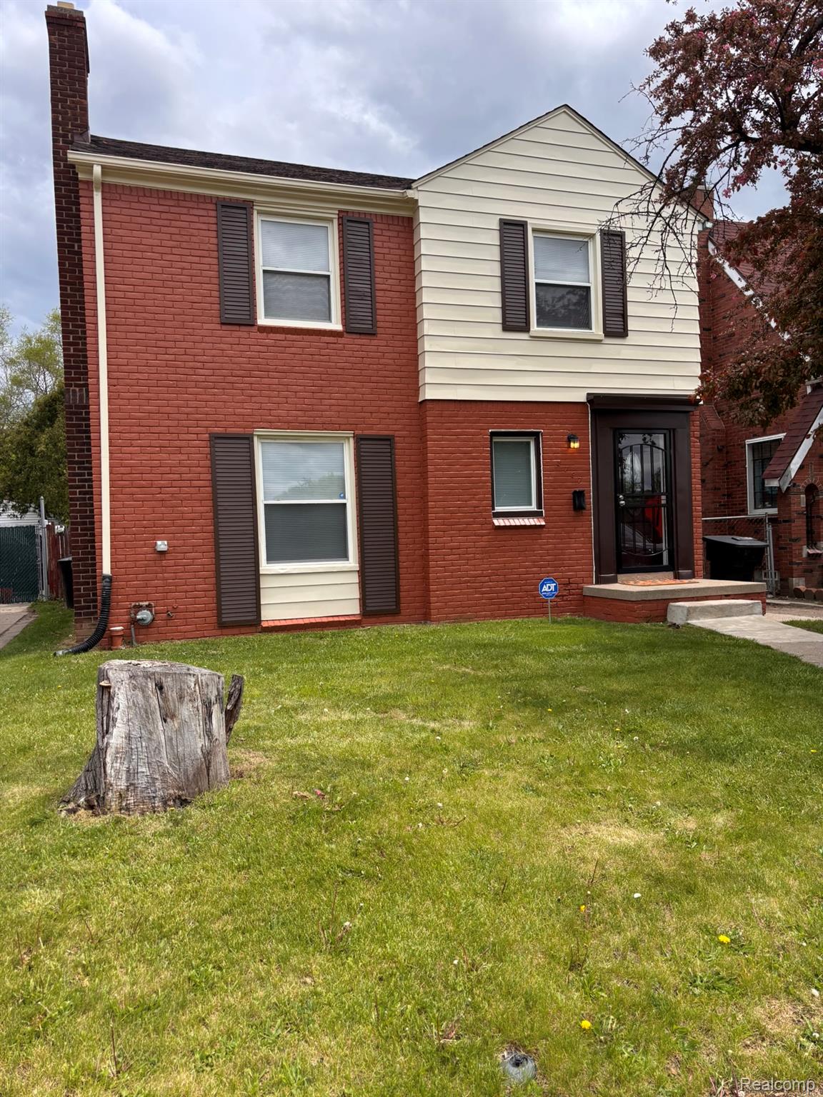5797 E Outer Drive Property Photo 1