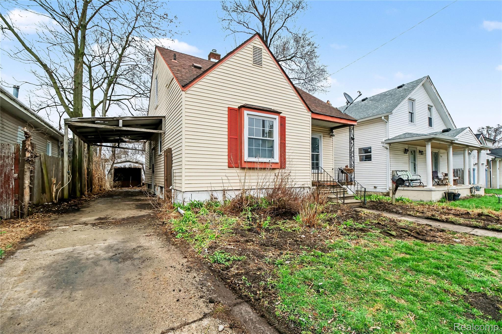 1205 E Muir Avenue Property Photo 2