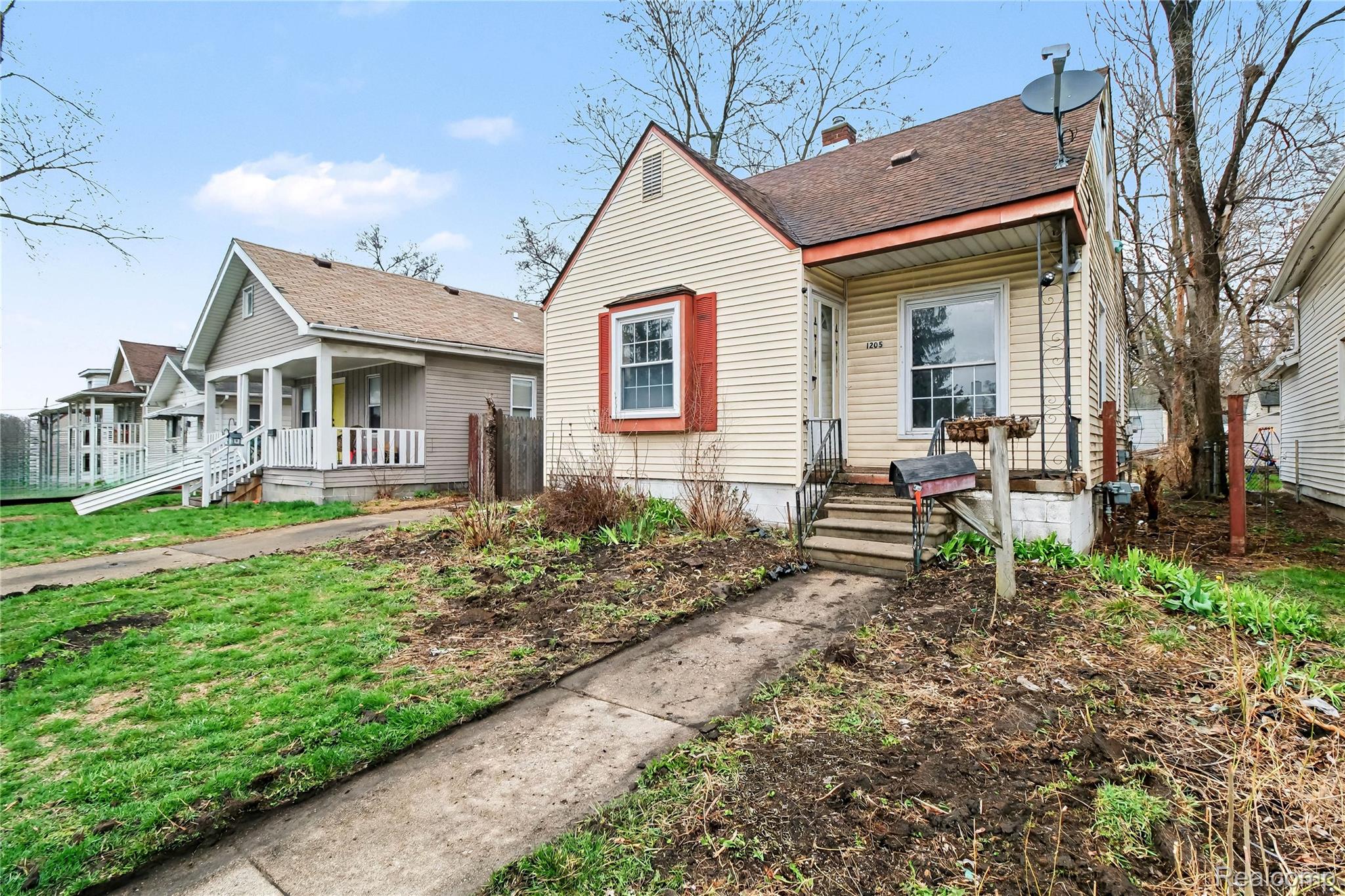 1205 E Muir Avenue Property Photo 3