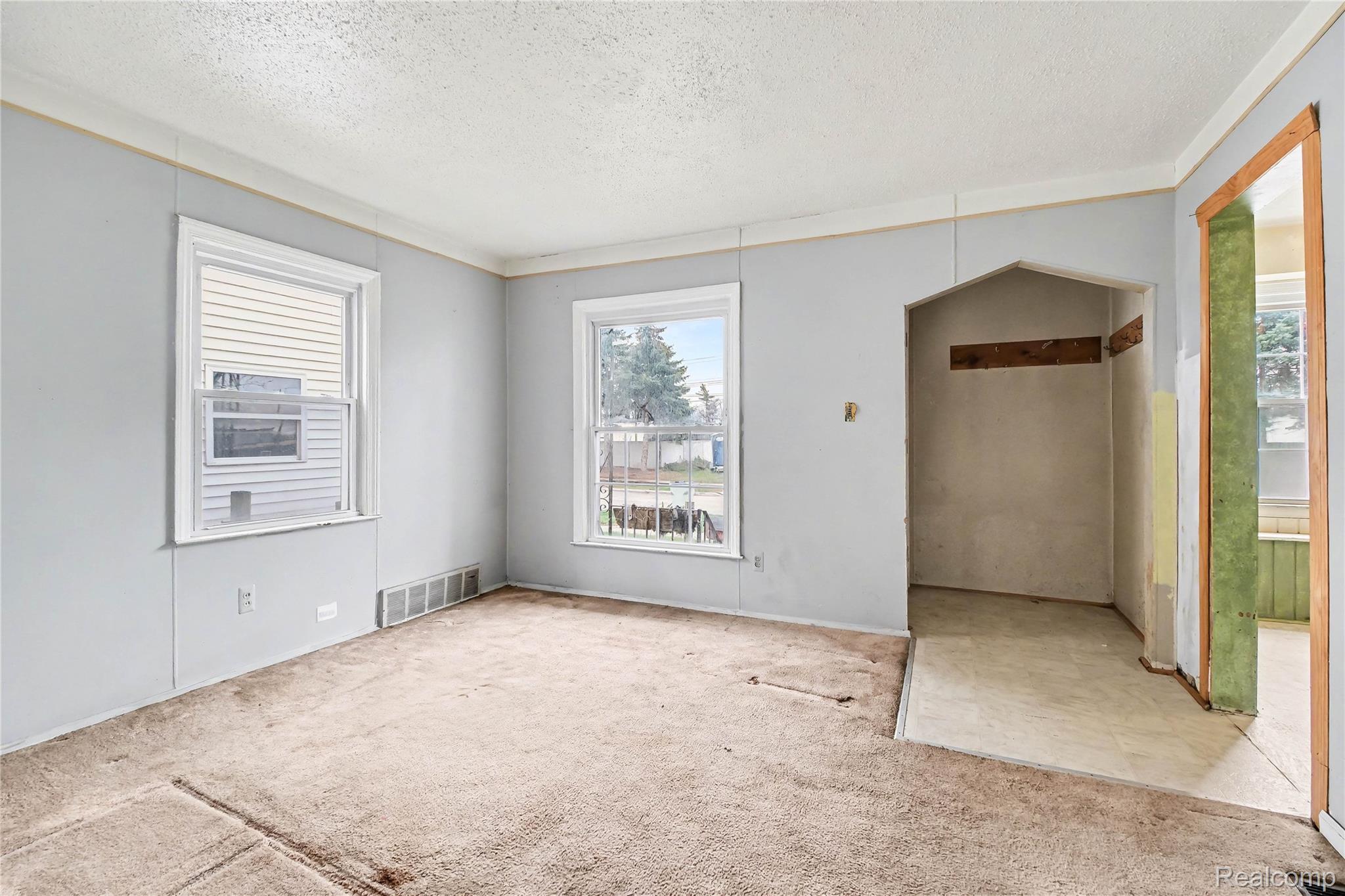 1205 E Muir Avenue Property Photo 6