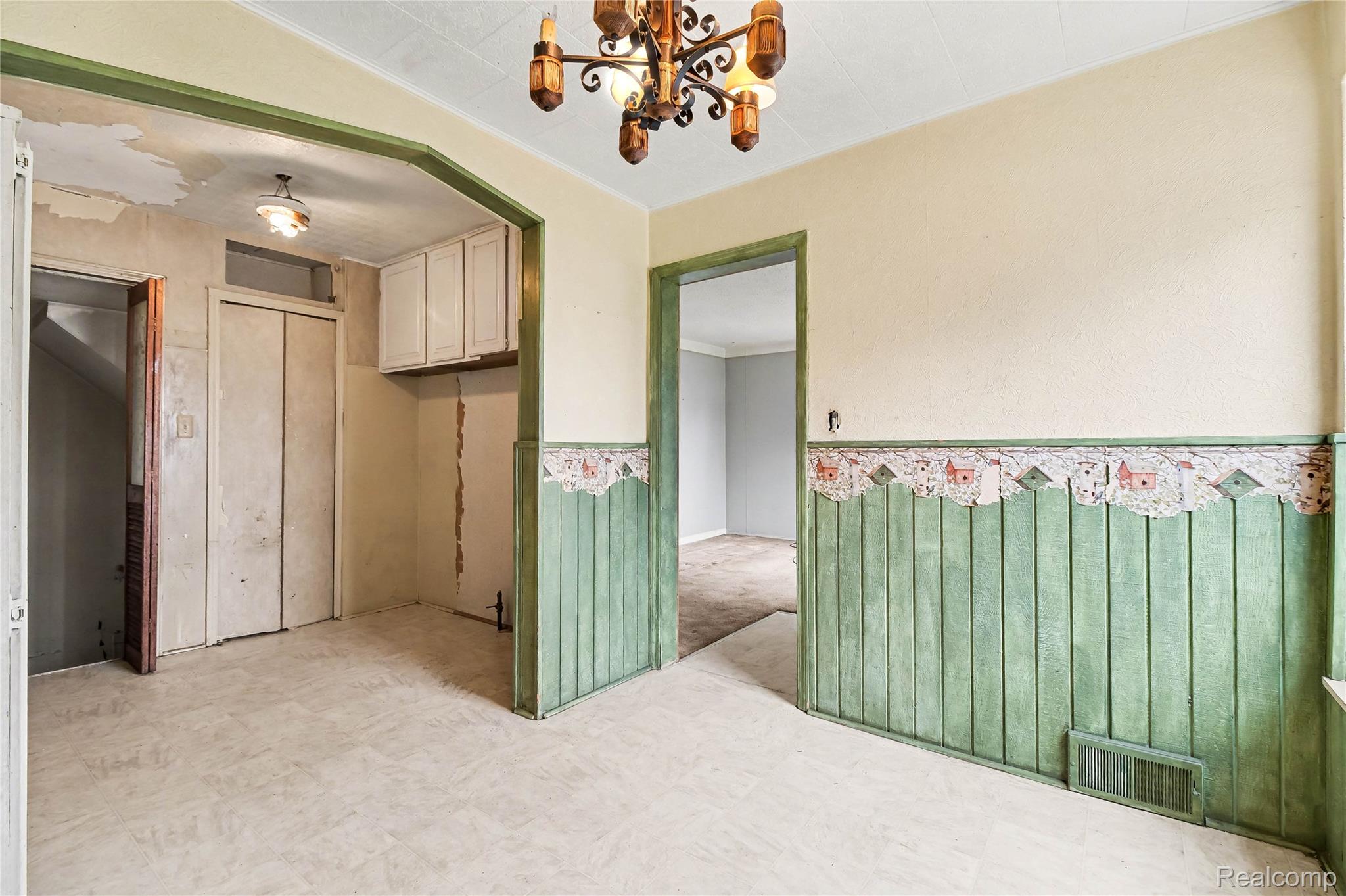 1205 E Muir Avenue Property Photo 11