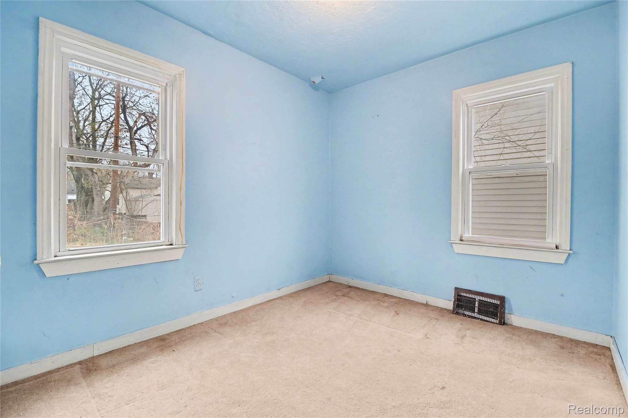 1205 E Muir Avenue Property Photo 13