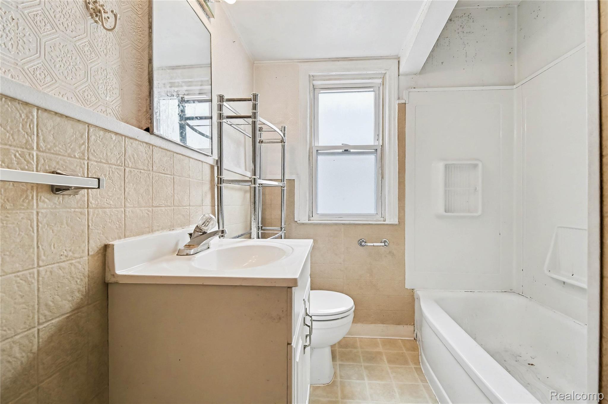 1205 E Muir Avenue Property Photo 15