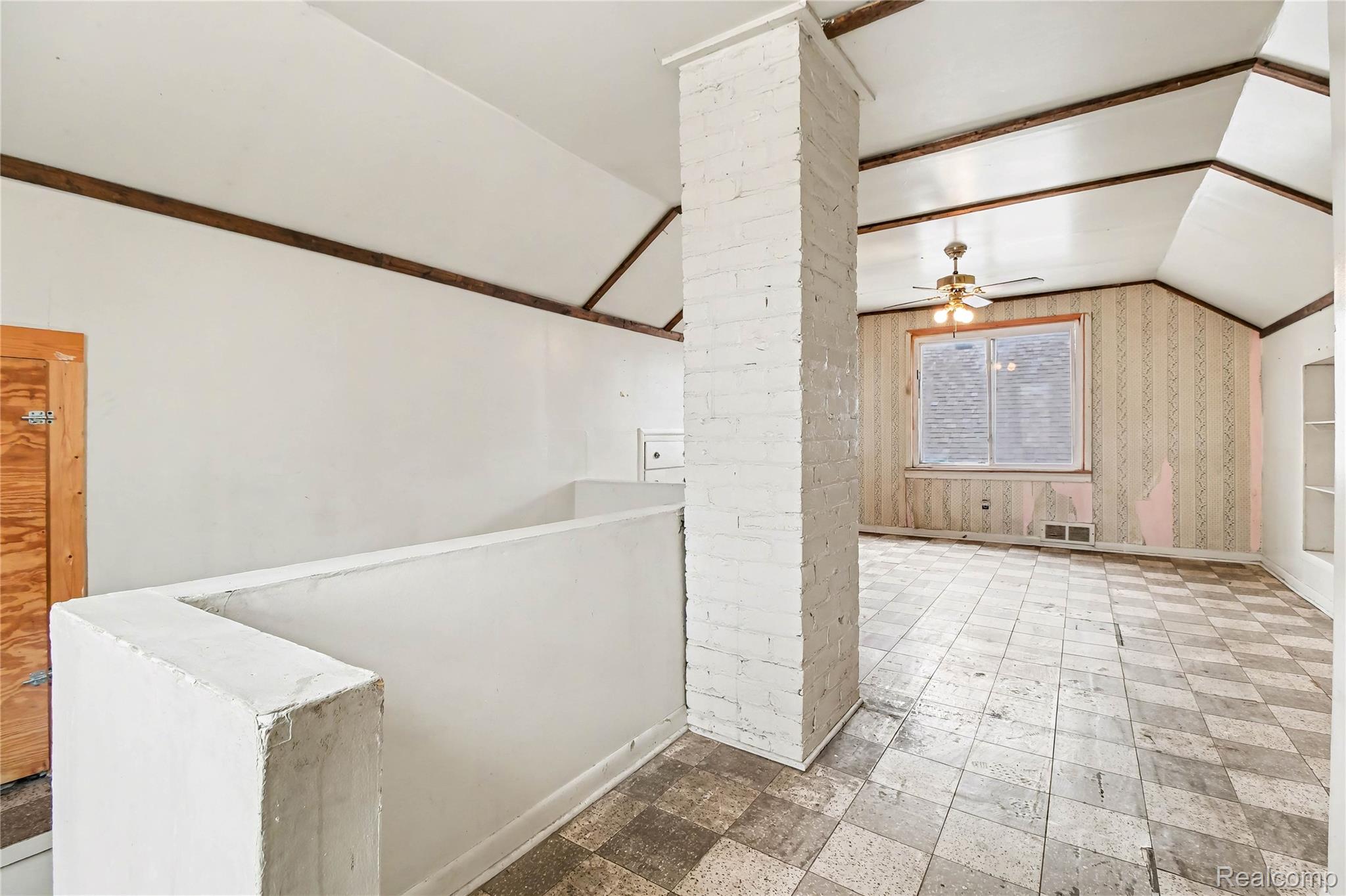 1205 E Muir Avenue Property Photo 18