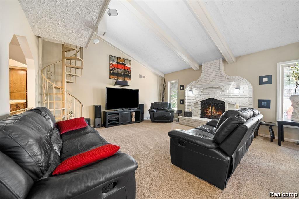 39185 Ceceil Drive Property Photo 5