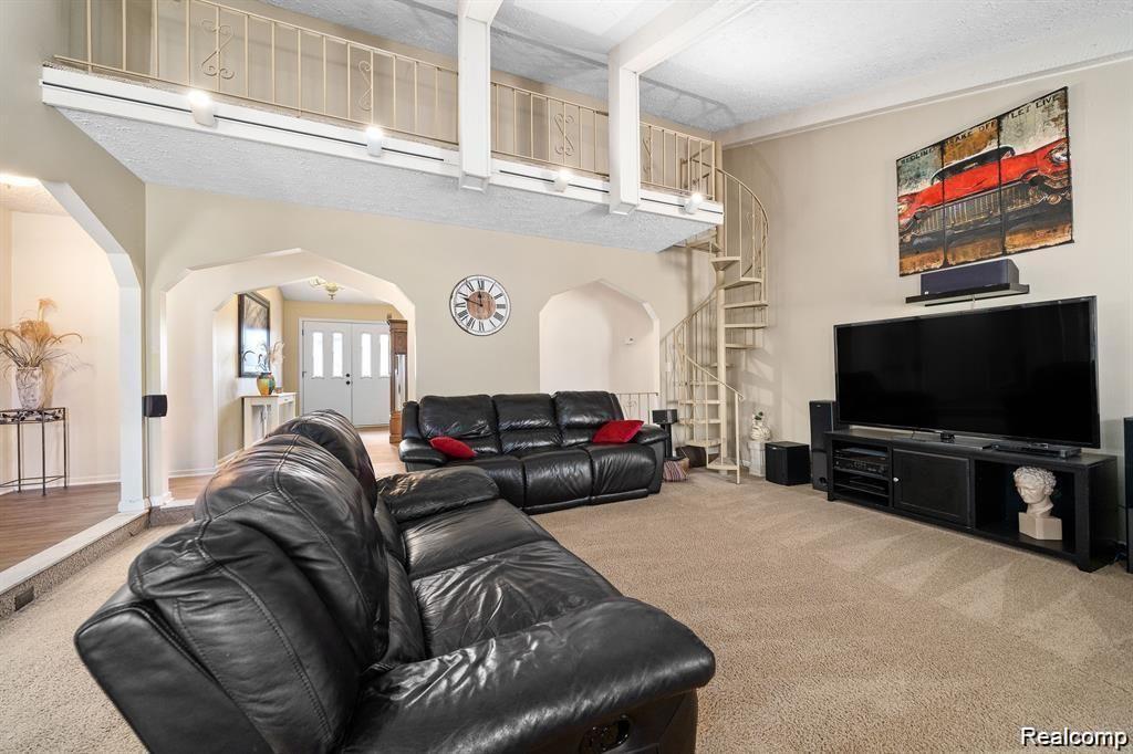 39185 Ceceil Drive Property Photo 6