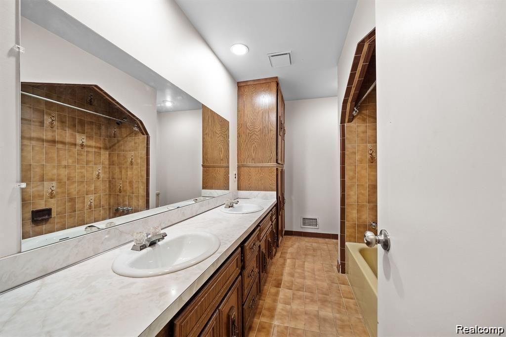39185 Ceceil Drive Property Photo 13