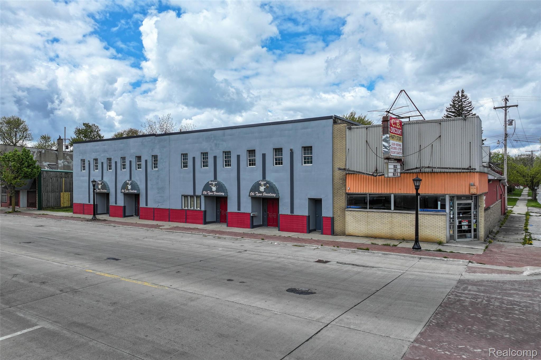 1600 Broadway Street Property Photo 2