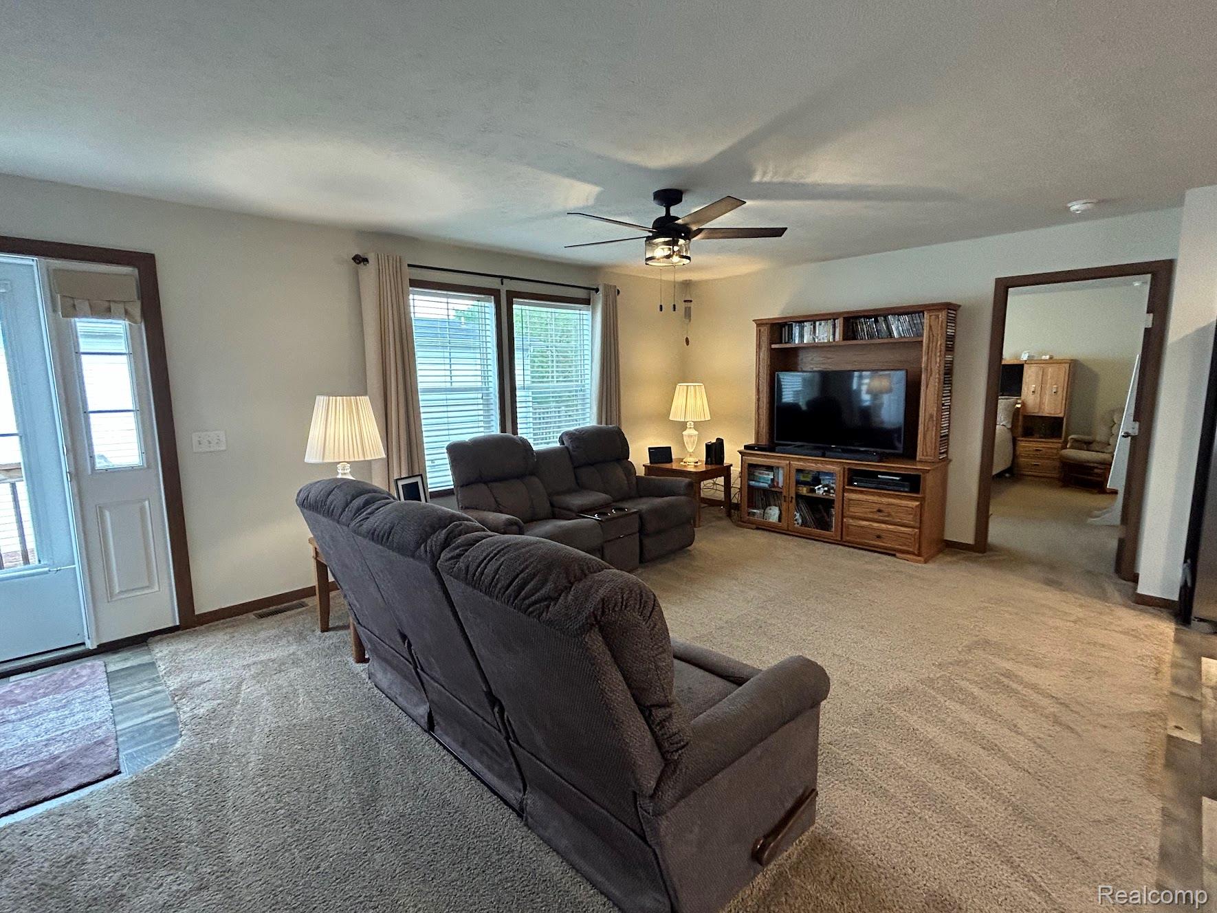 9680 Townsquare Boulevard Property Photo 3