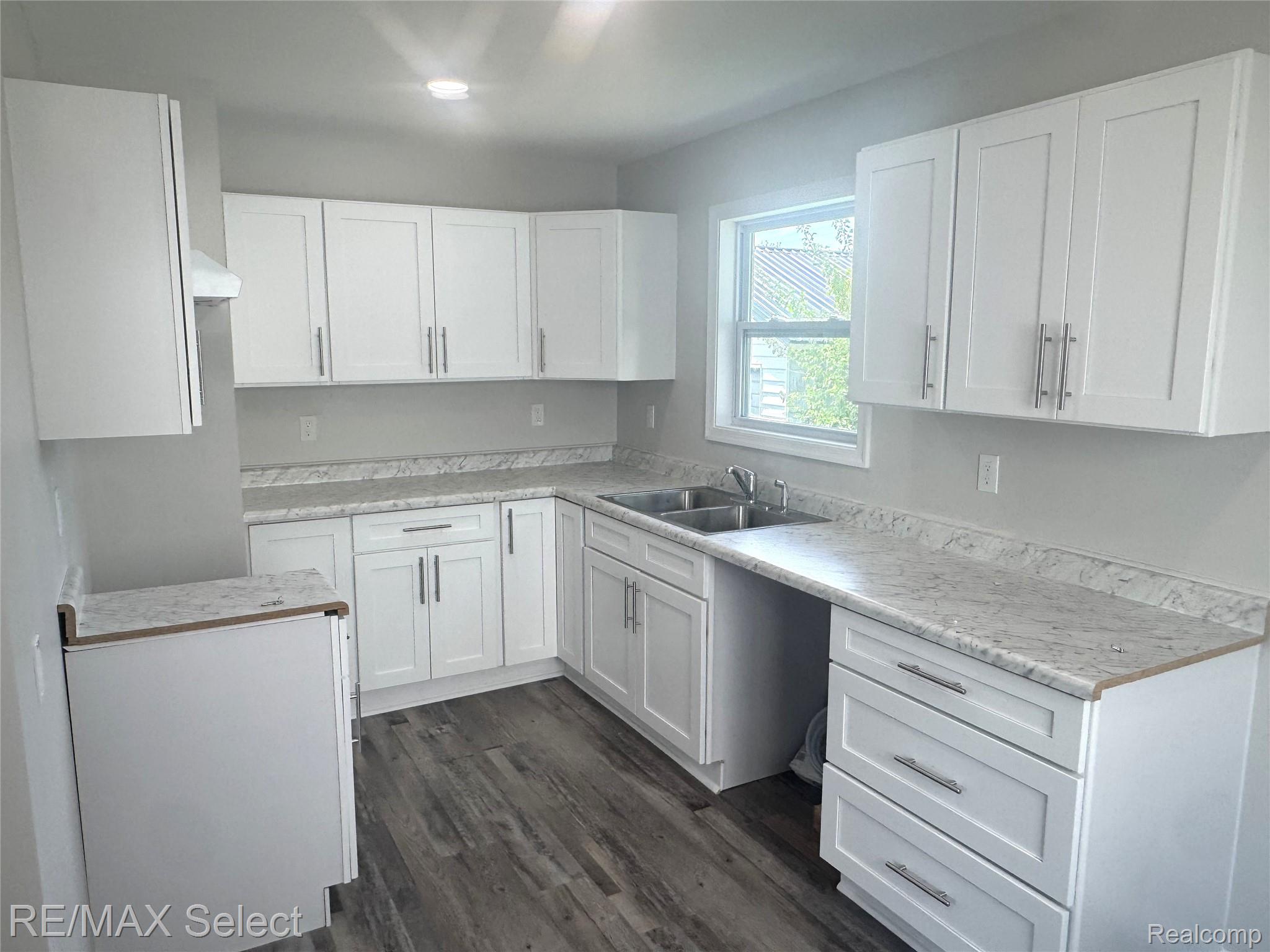 3302 Miller Road Property Photo 6