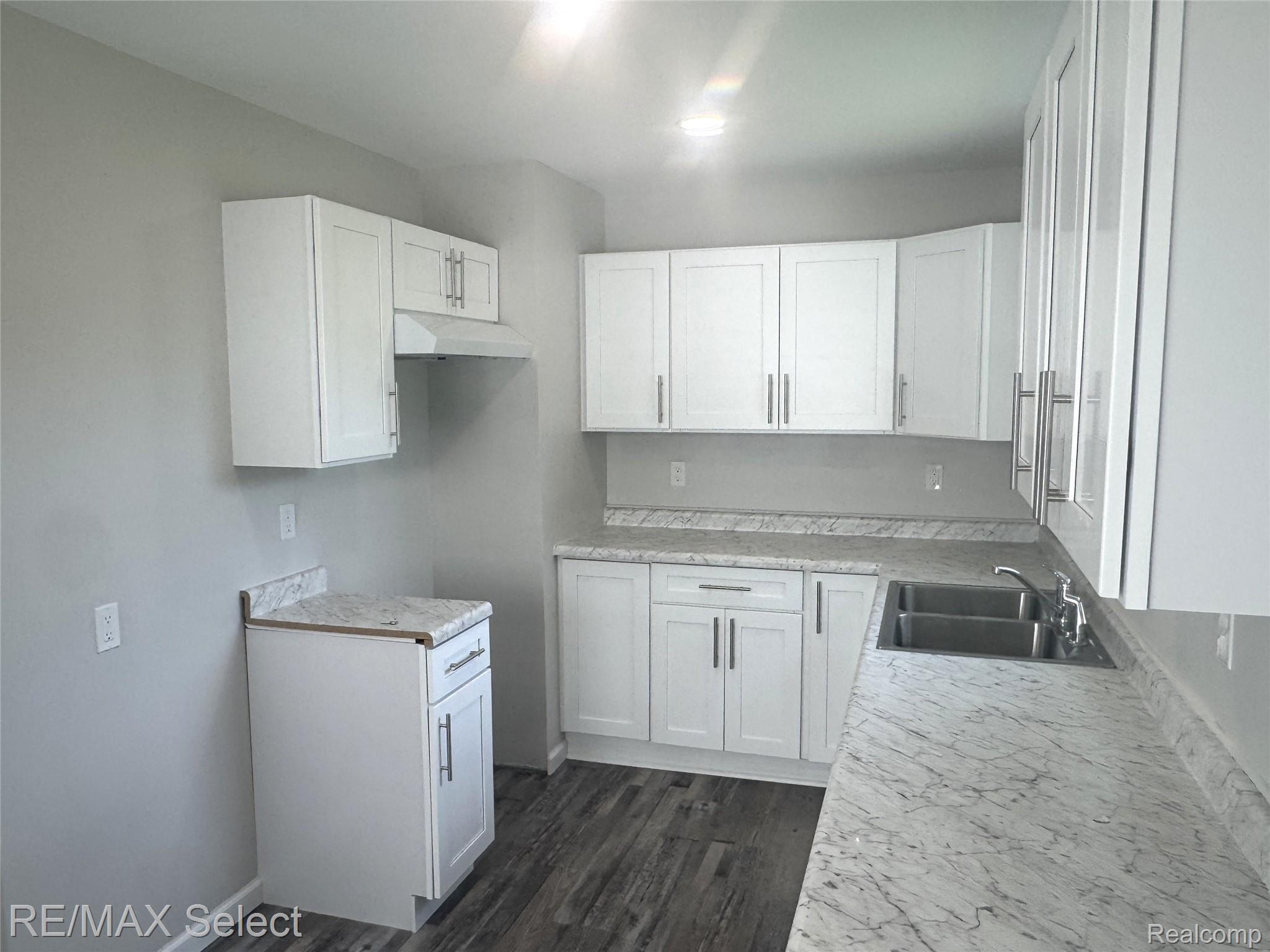 3302 Miller Road Property Photo 7