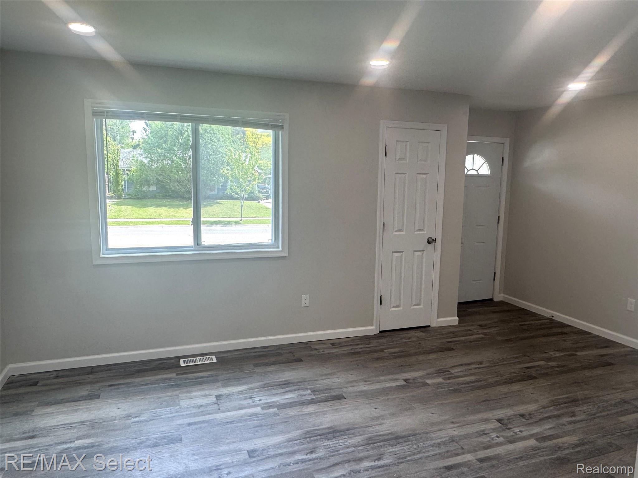 3302 Miller Road Property Photo 9