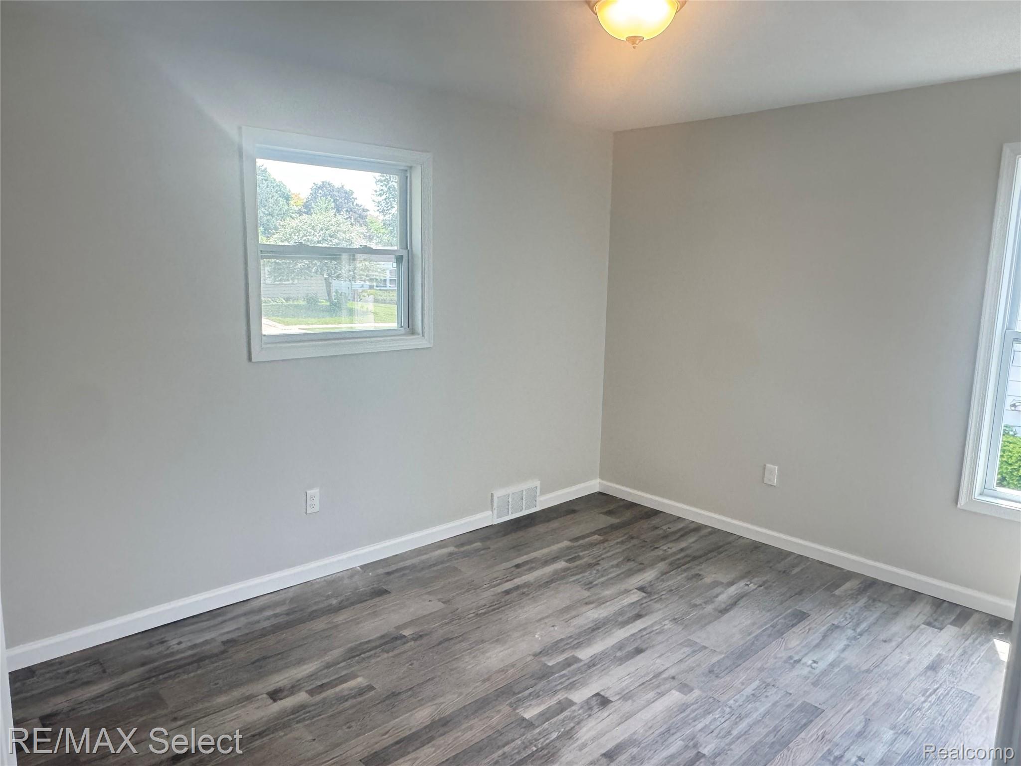 3302 Miller Road Property Photo 10