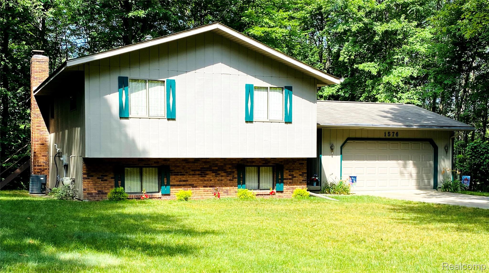 1576 Pine Knoll Lane Property Photo 1