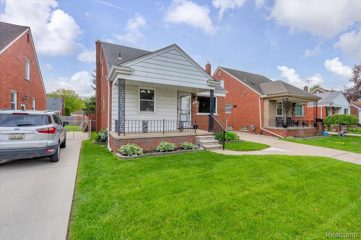 15621 Hanfor Avenue Property Photo 4