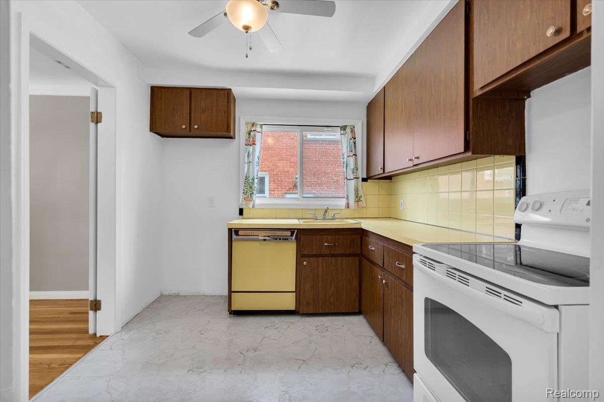 15621 Hanfor Avenue Property Photo 9