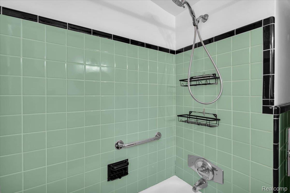15621 Hanfor Avenue Property Photo 19