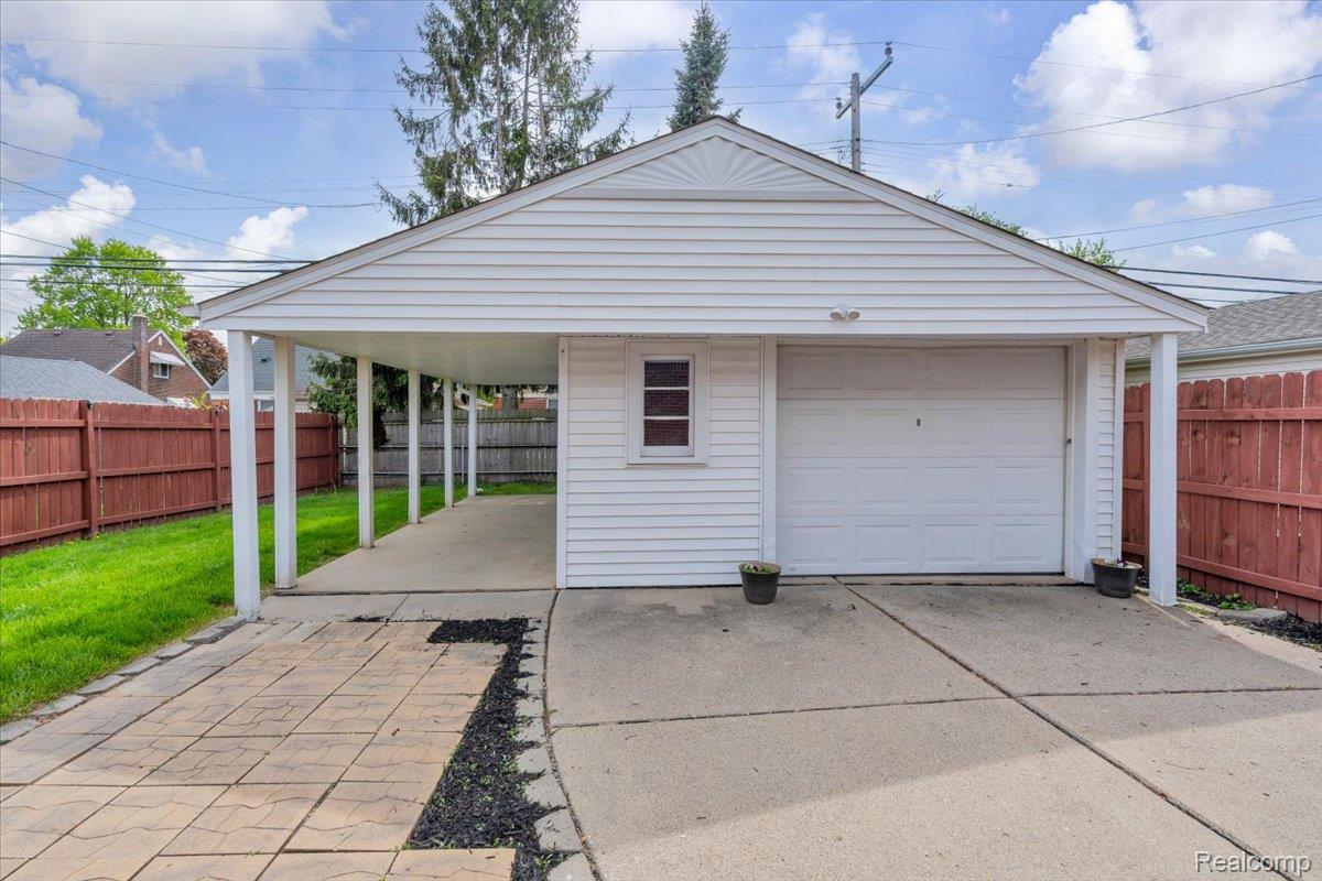 15621 Hanfor Avenue Property Photo 26