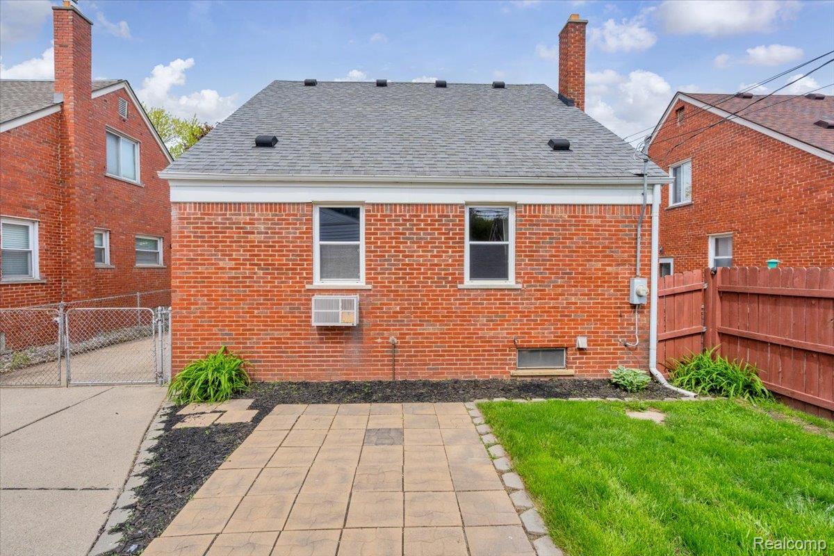 15621 Hanfor Avenue Property Photo 29