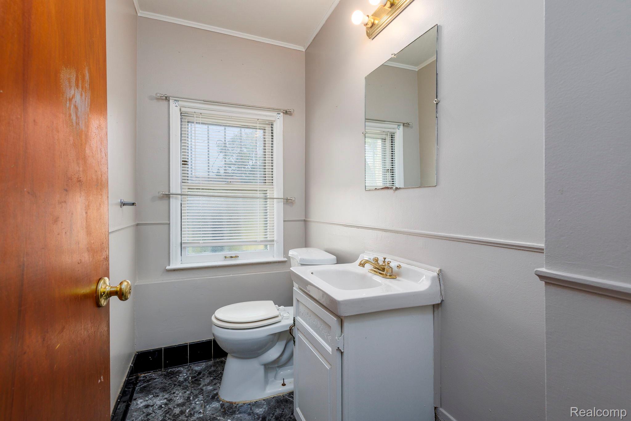 13821 Fairmount Drive Property Photo 8