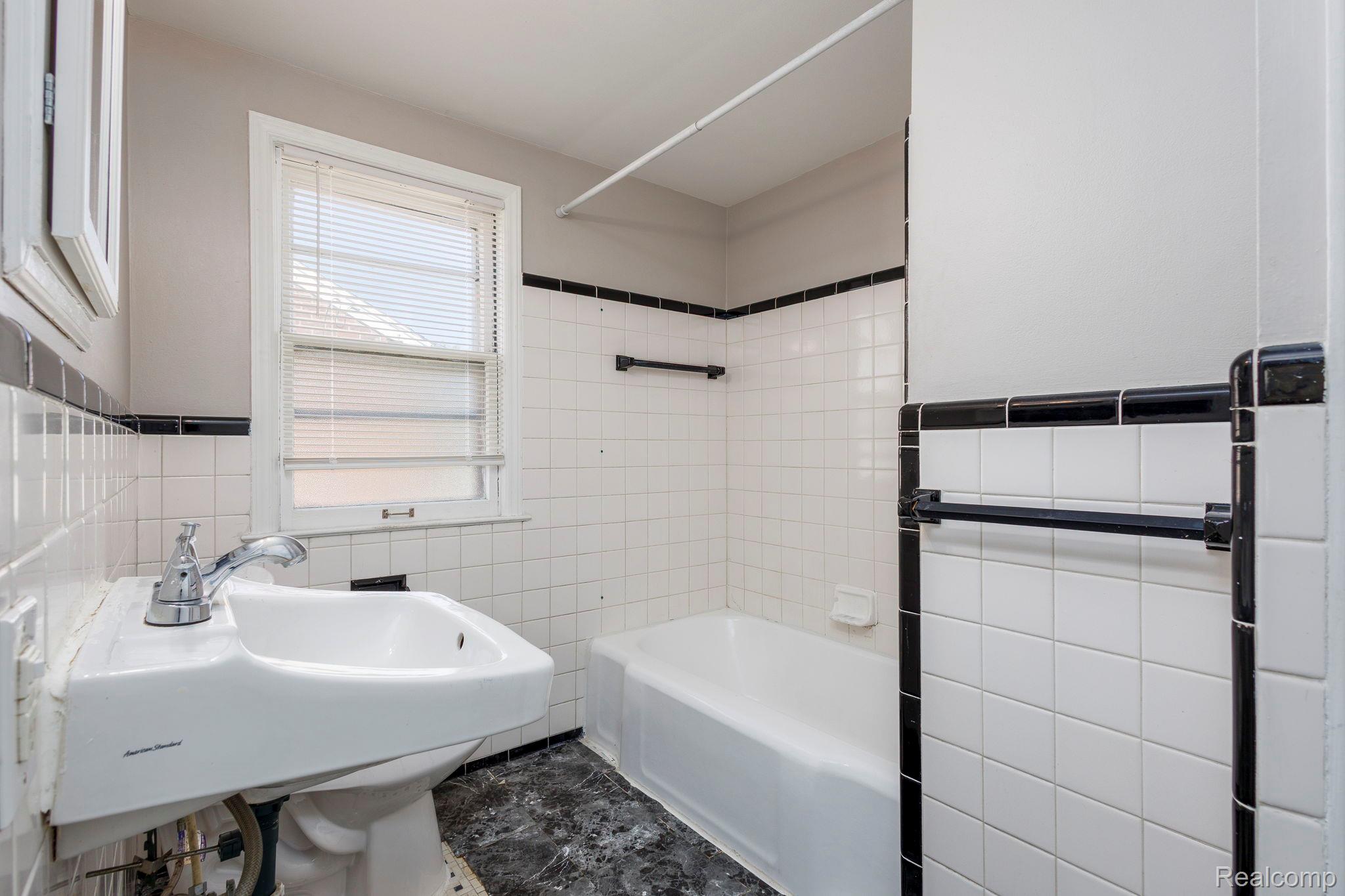 13821 Fairmount Drive Property Photo 12