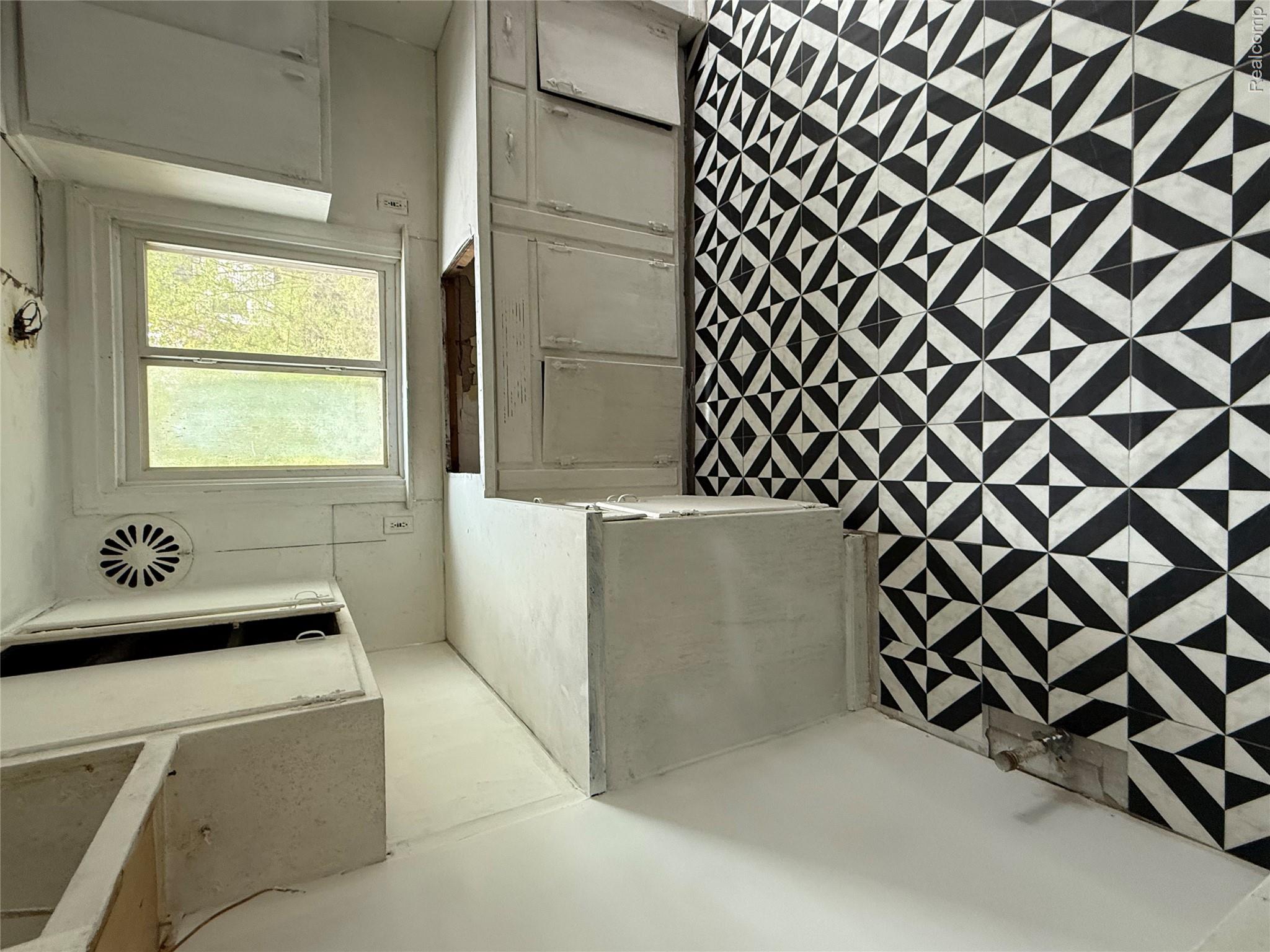 3218 Trumbull Avenue Property Photo 8