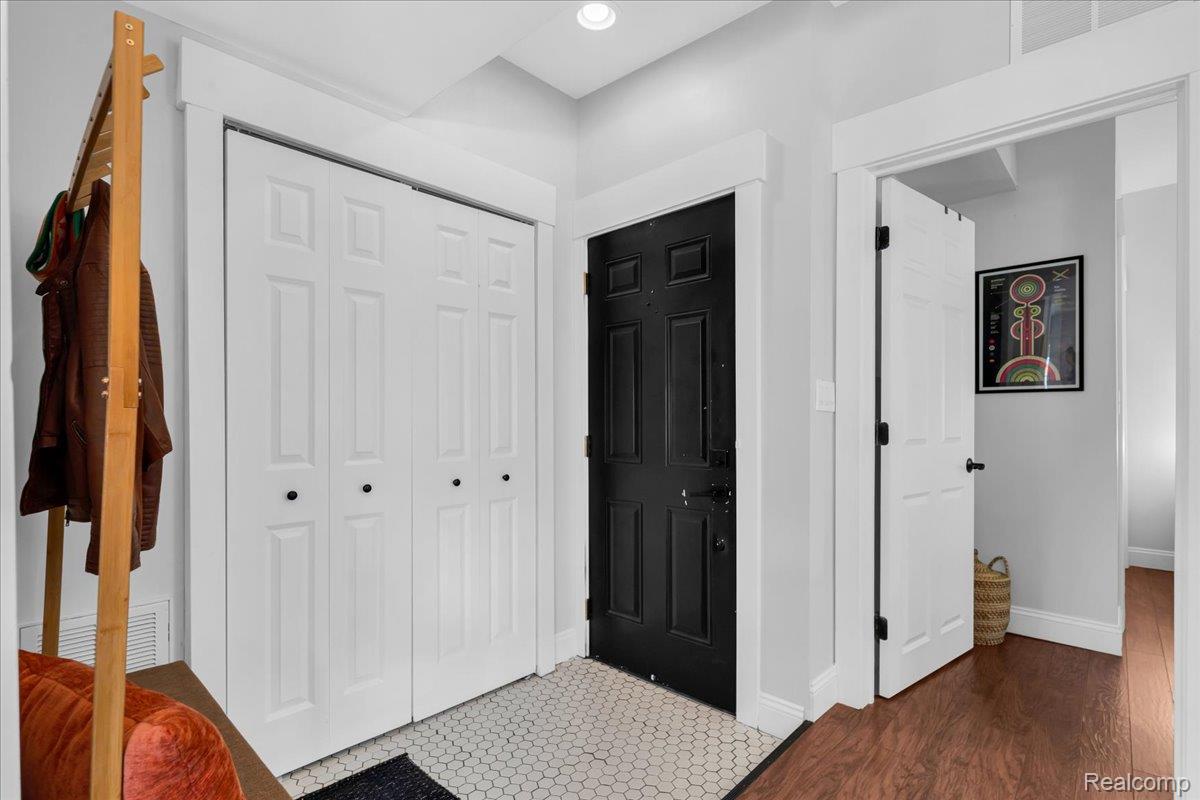 4304 Trumbull Street 3 Property Photo 6