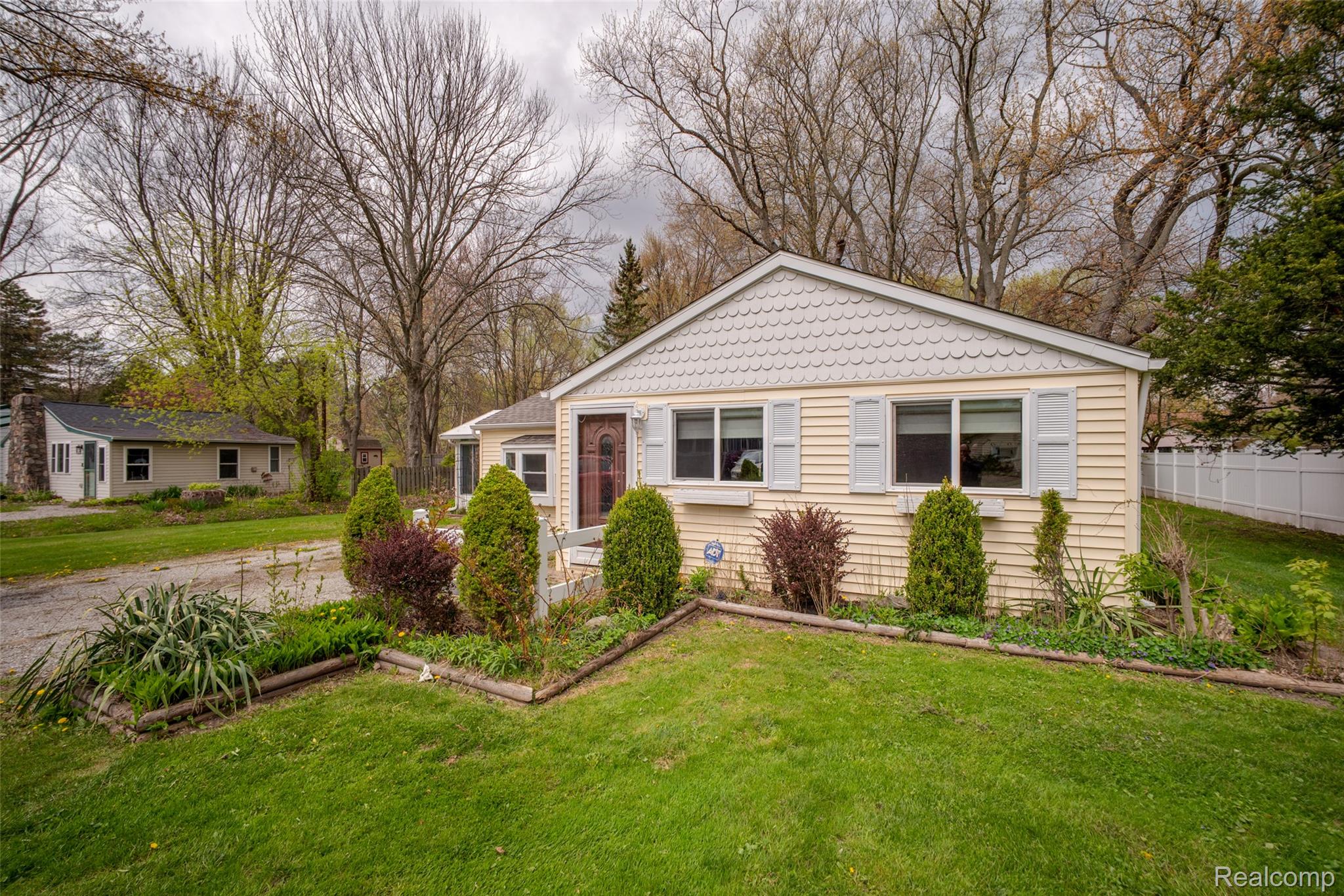 7203 Aspen Road Property Photo 1