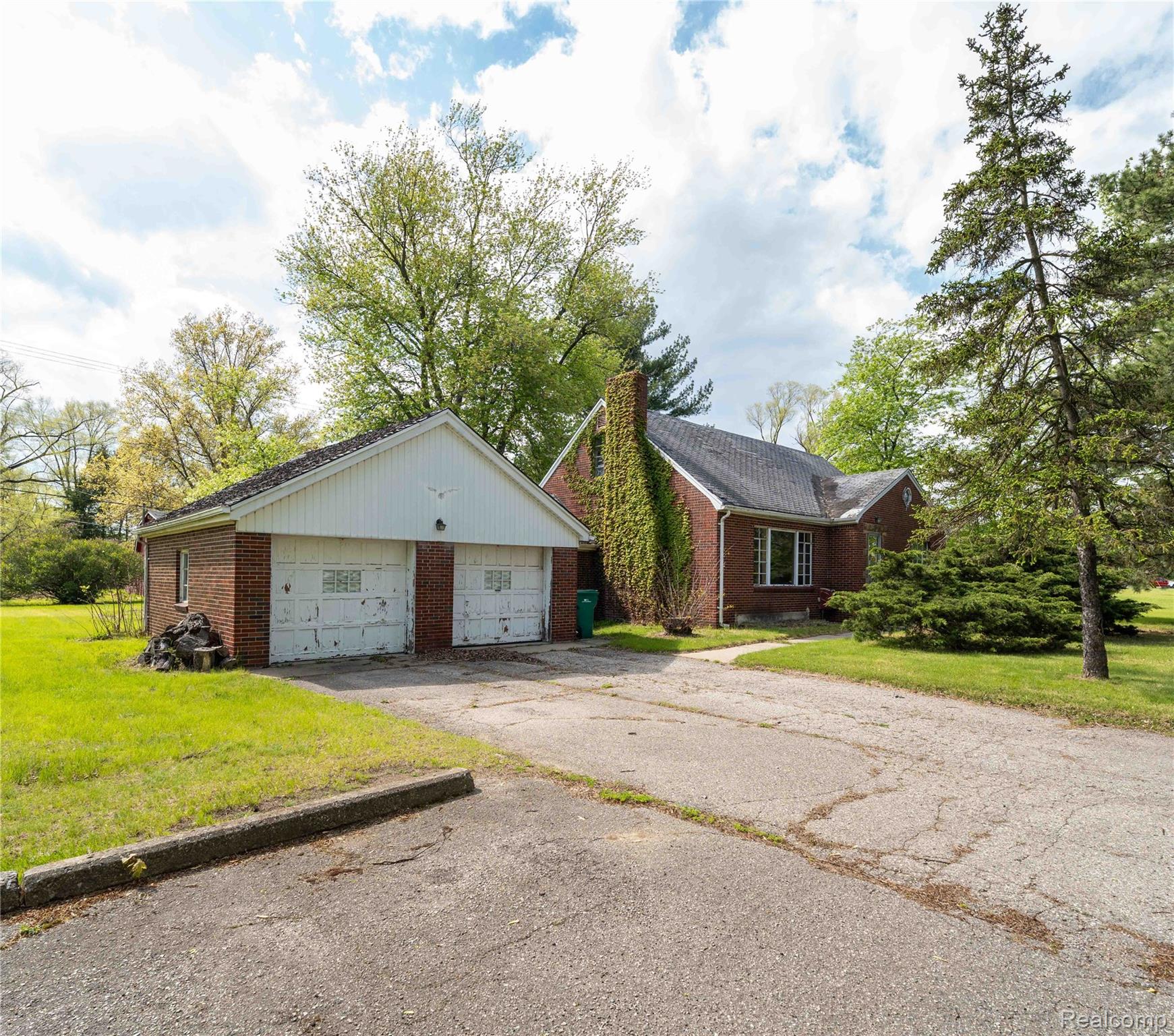 9282 Wayne Road Property Photo 1