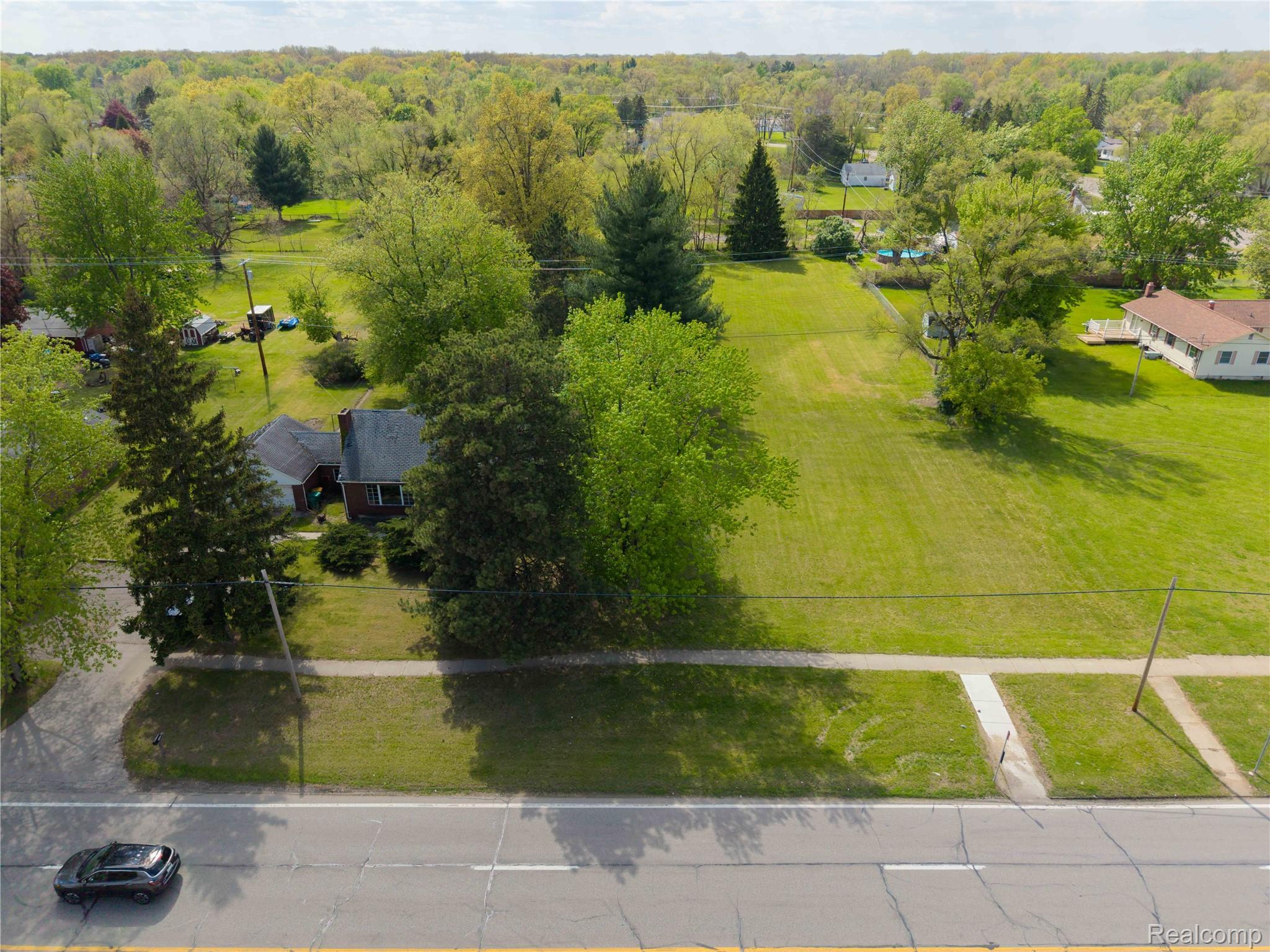 9282 Wayne Road Property Photo 4
